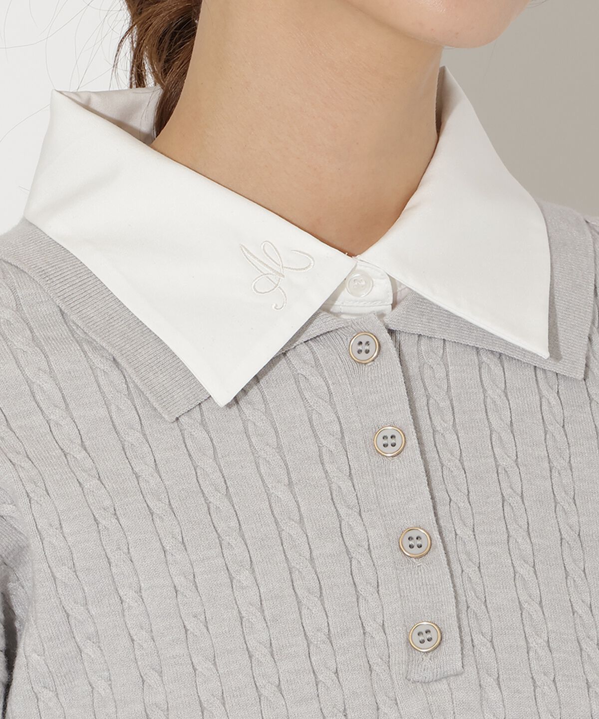 アンドクチュール「シャツ襟ケーブルニット」|ニット・セーター|