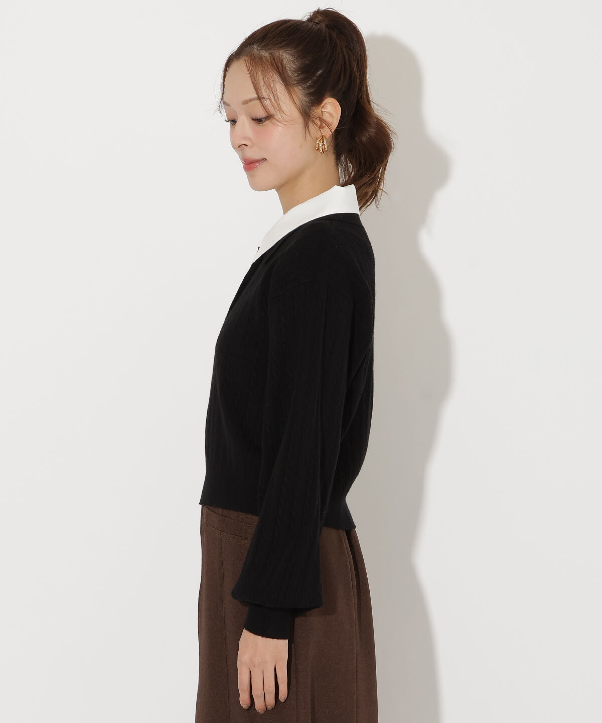 アンドクチュール「シャツ襟ケーブルニット」|ニット・セーター|