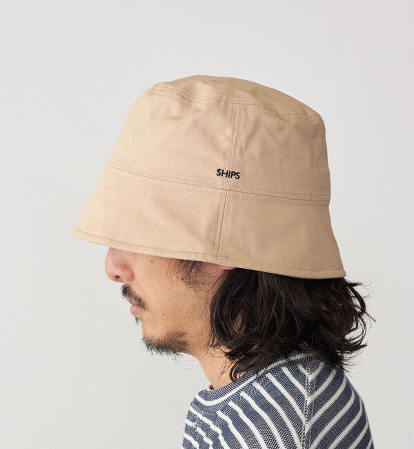 SHIPS「【WEB限定】SHIPS: マイクロ SHIPSロゴ エンブロイダリー オーバーフィット バケットハット」|ハット|ベージュ