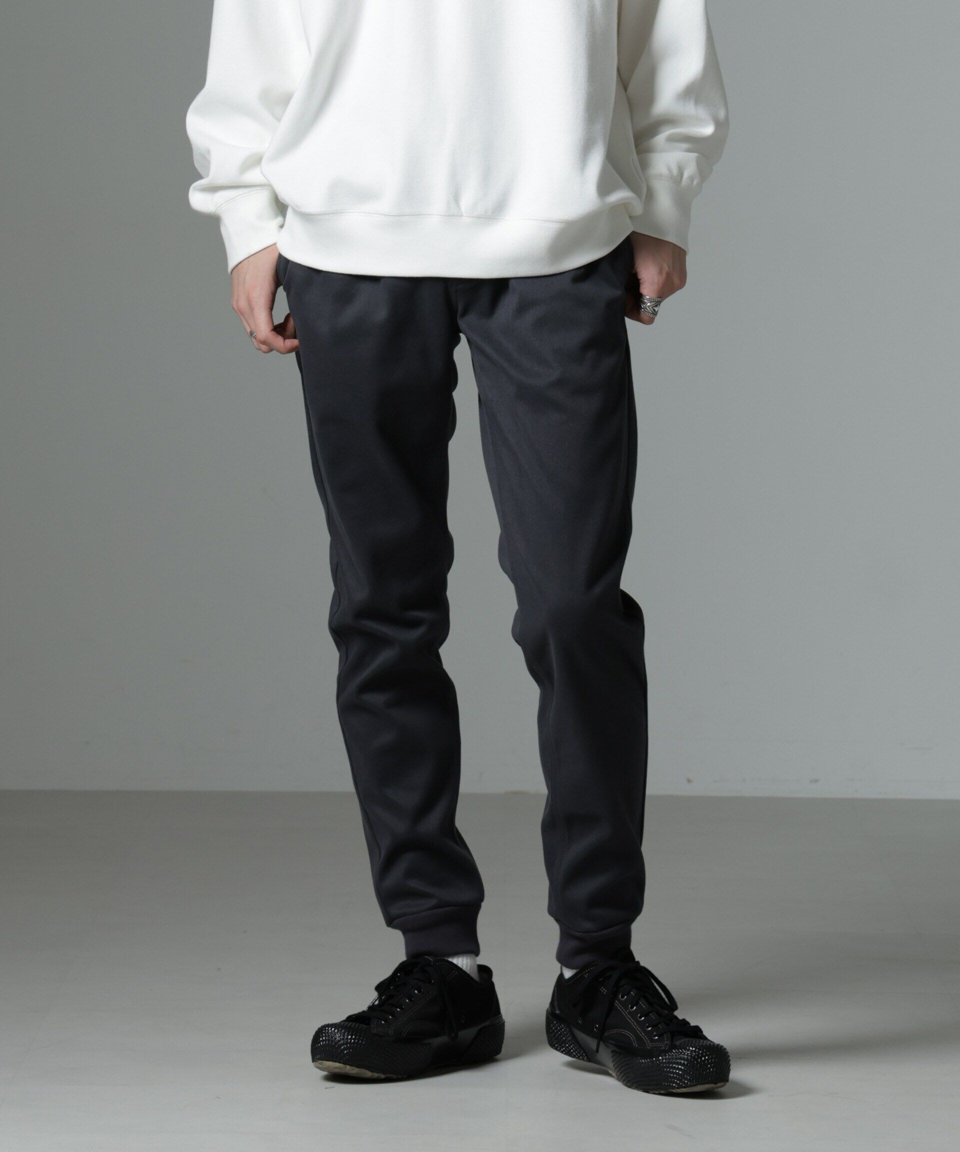 nano･universe「「MC」coveross(R)TECH WARM 裏起毛ツイル ジョガーパンツ」|チノ|チャコール3