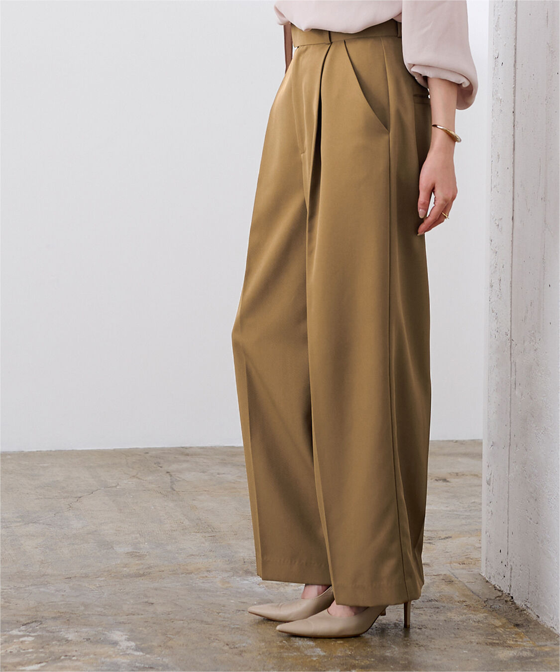 ur's「美シルエットワンタックワイドパンツ」|スラックス|