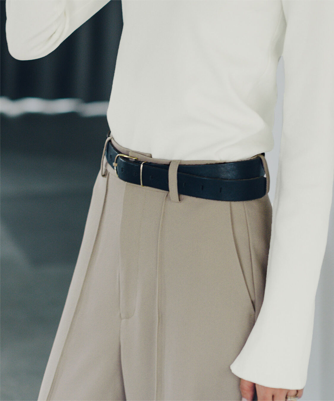 ur's「【小林有里さんコラボアイテム】ピンタックセンタープレスワイドパンツ」|スラックス|