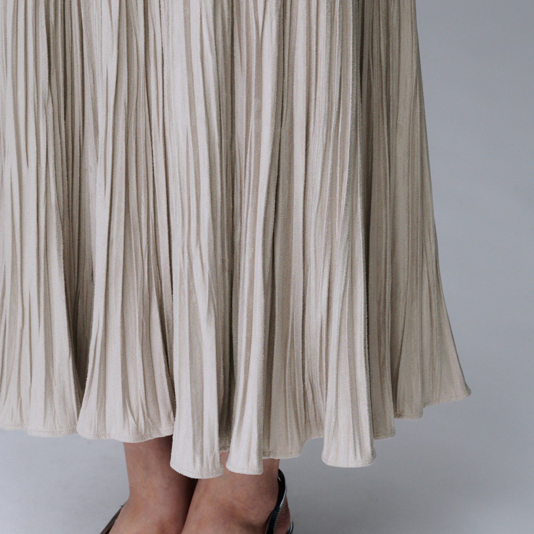 UNTITLED「【シワ知らず/ウエストゴム】スエード風プリーツスカート」|スカート|