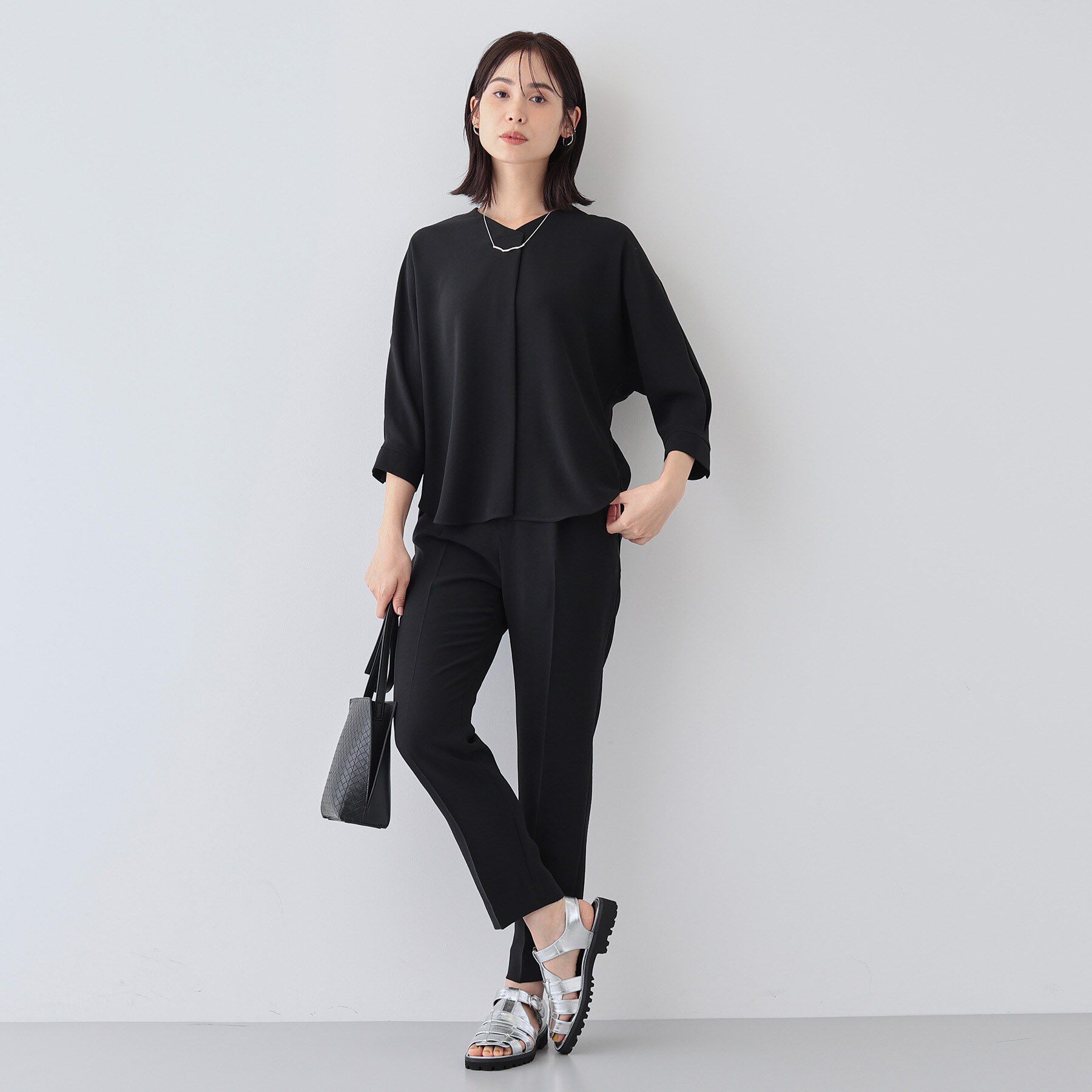 INDIVI「【着る日傘/遮熱/UVケア】Vネックドルマンスリーブブラウス」|シャツ・ブラウス|