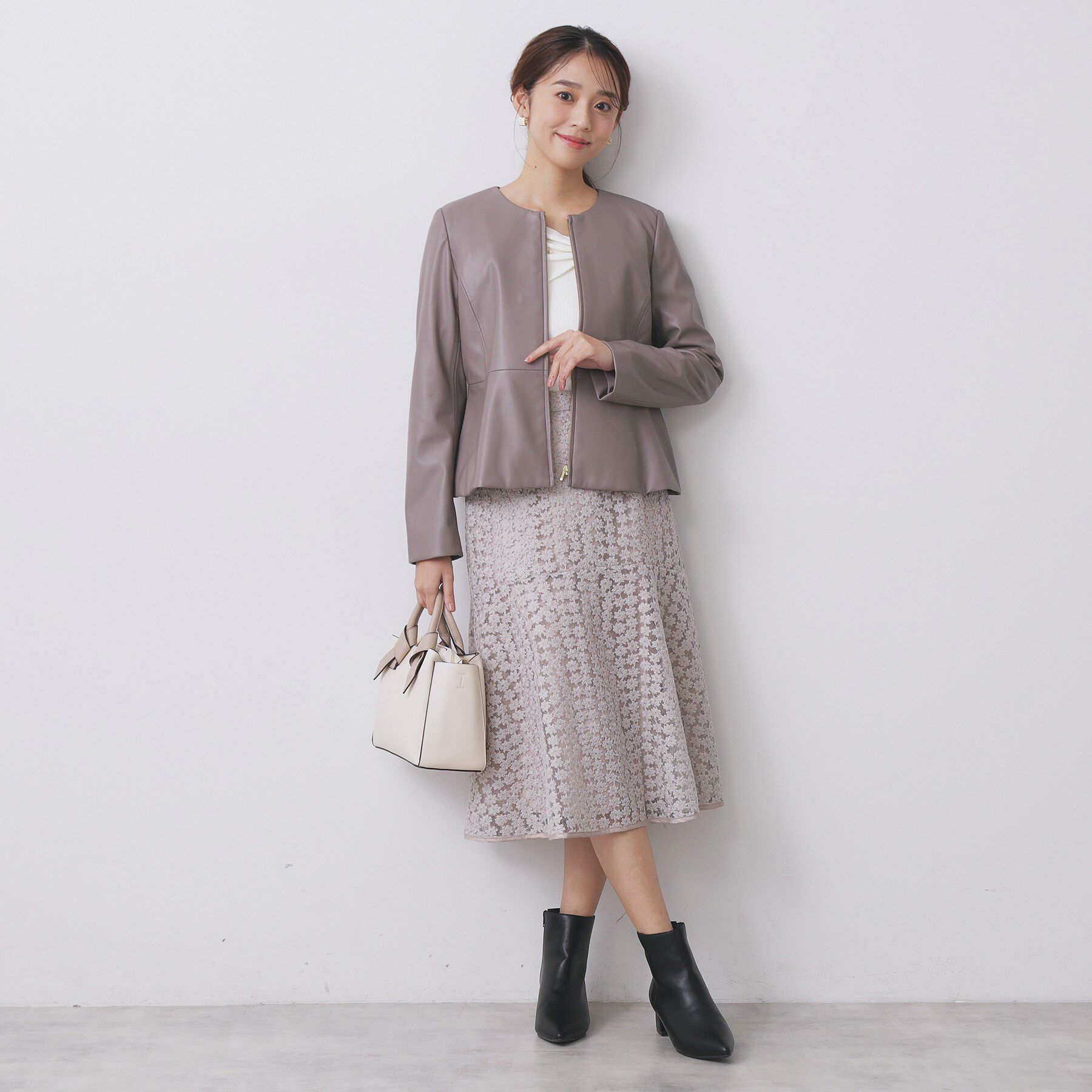 index「レザー調ストレッチペプラムジャケット【洗える】」|ノーカラージャケット|