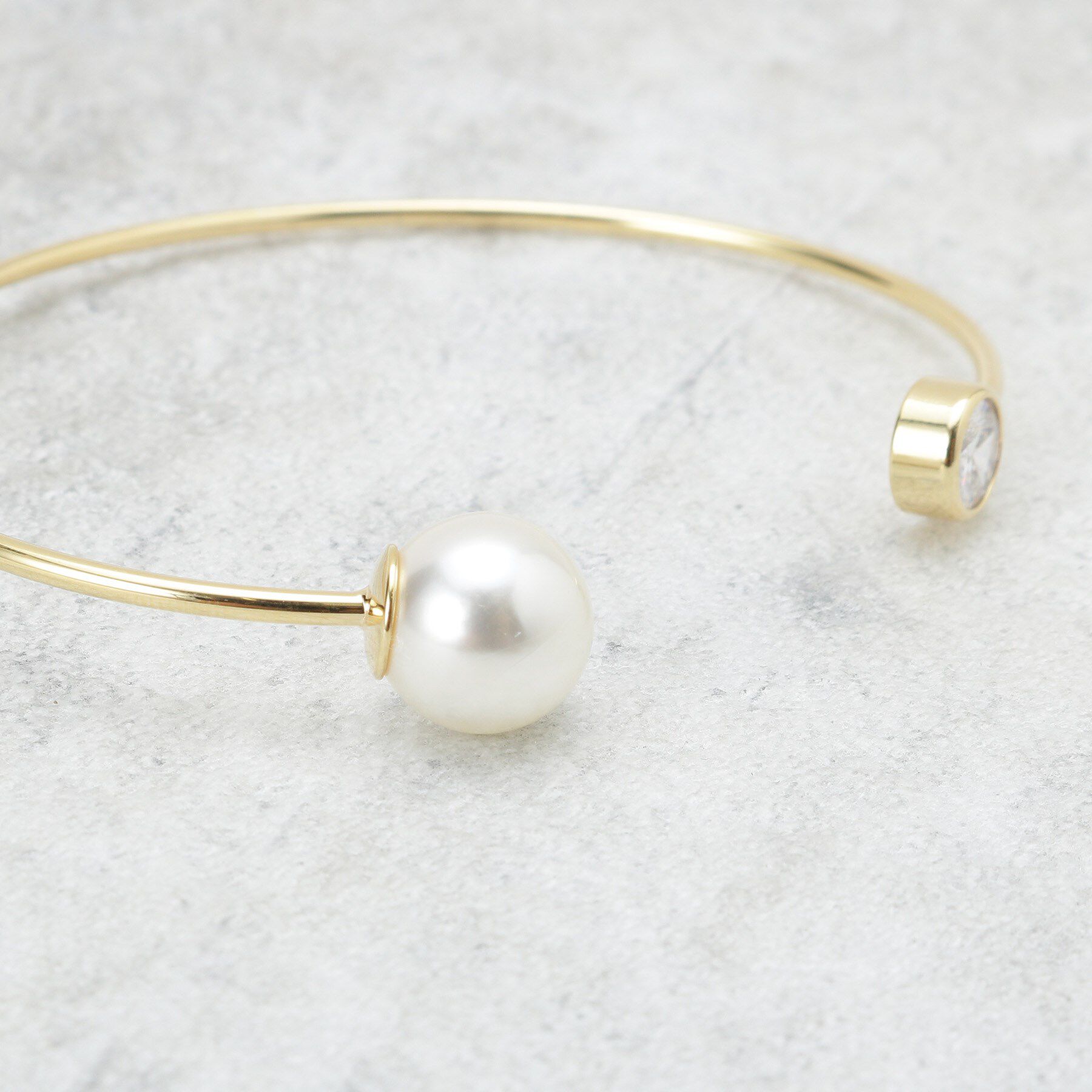 OPAQUE.CLIP「ビジュー&times;フェイクパール バングル」|ブレスレット・バングル|