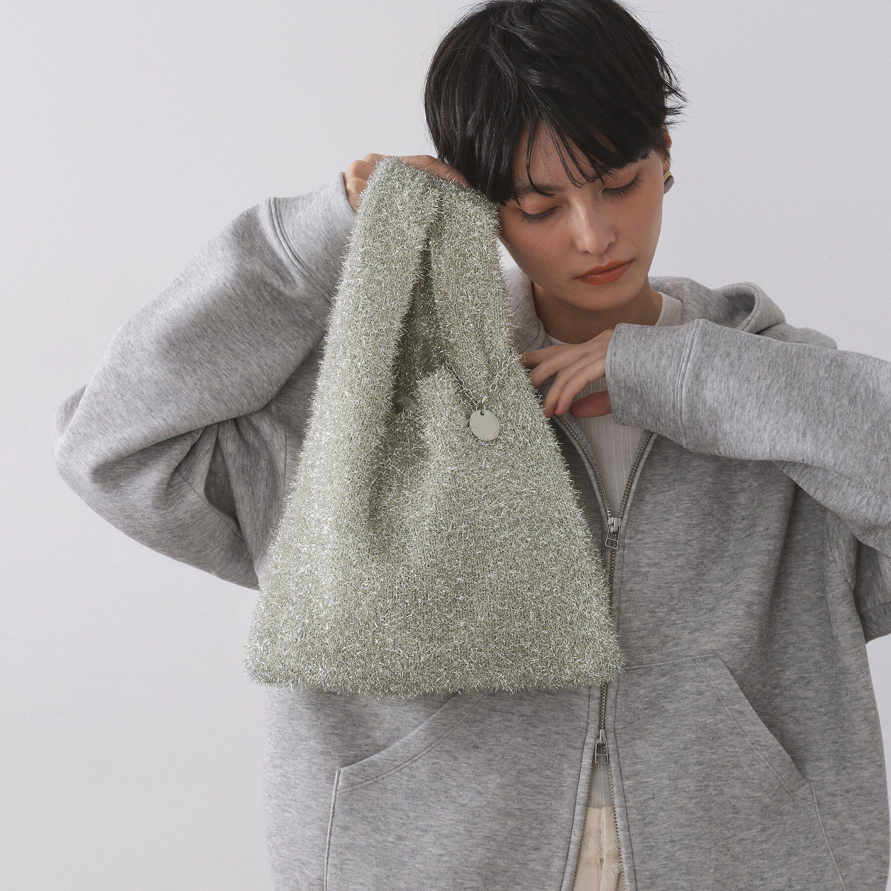 OPAQUE.CLIP「メタルチャーム付きラメニットバッグ」|トートバッグ|