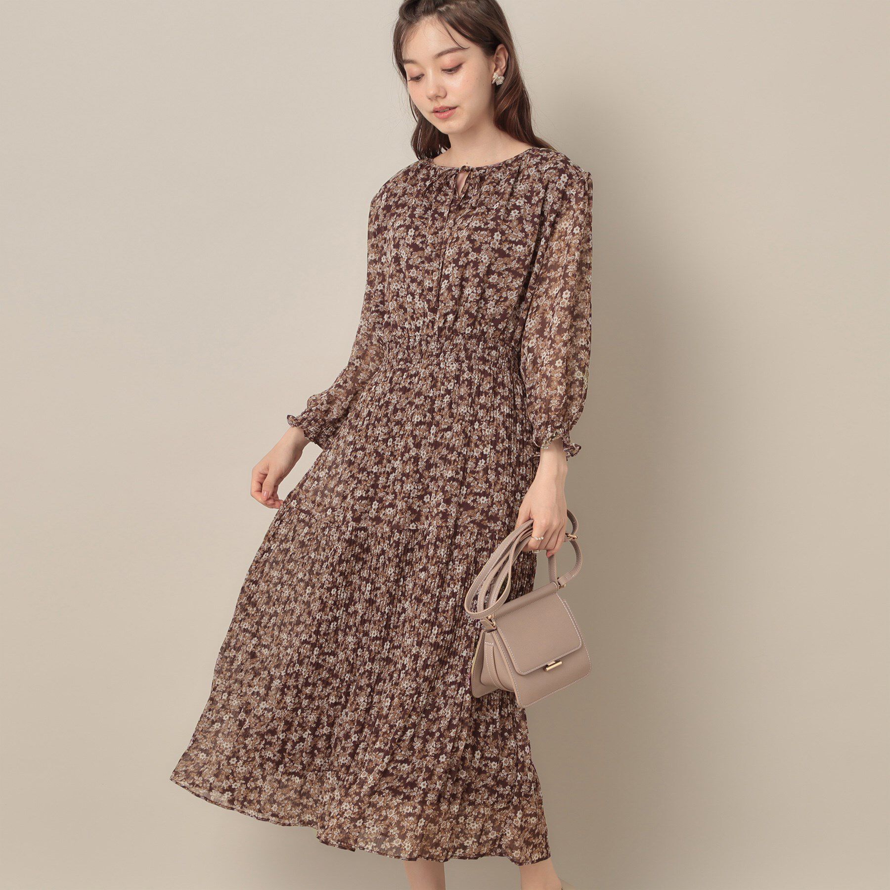 Couture broach「【一枚で着映える・花柄・通勤】前後2WAYシフォン楊柳小花ワンピース」|ワンピース|