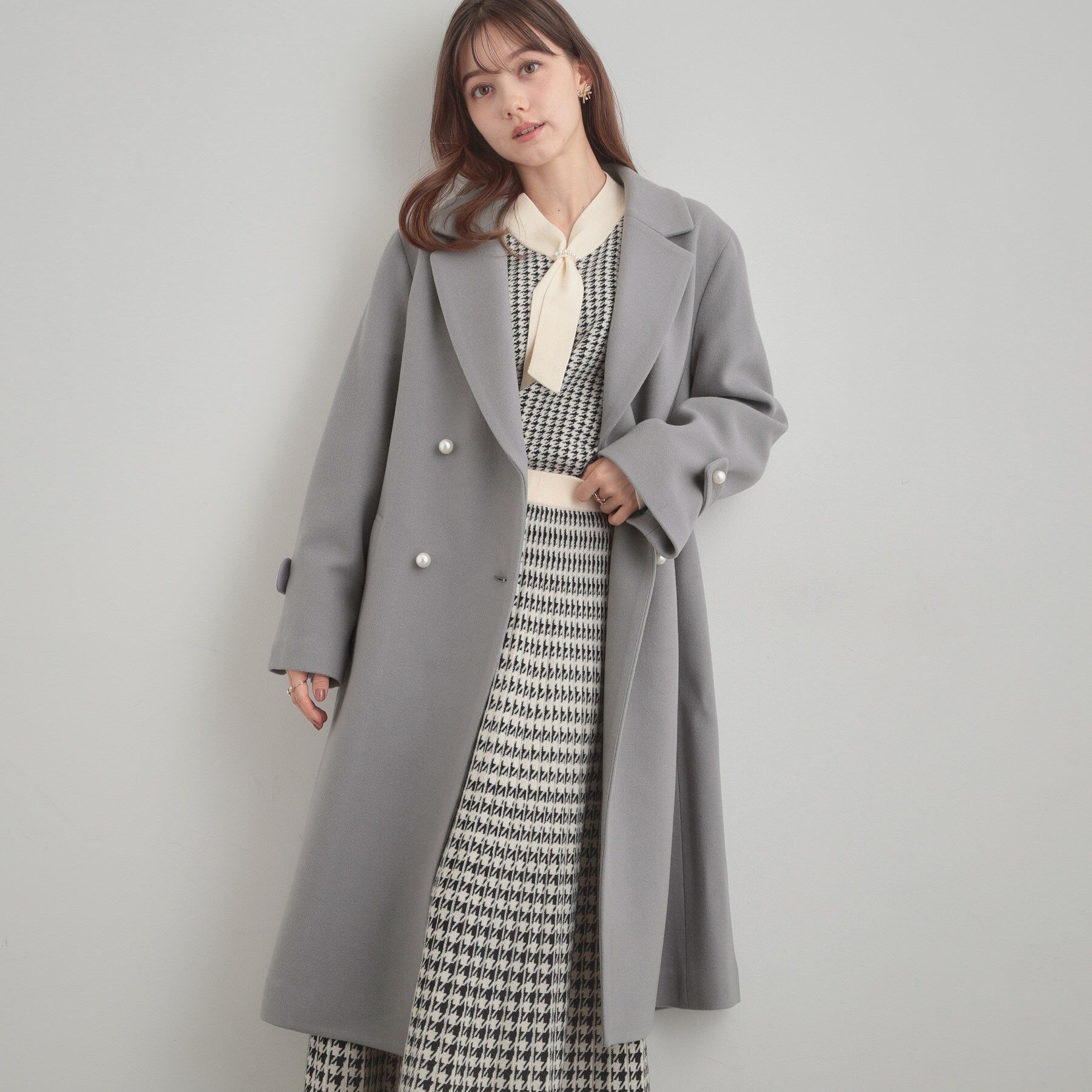 Couture broach「【大人上品・ベルト付き】パール調釦チェスターコート」|チェスターコート|