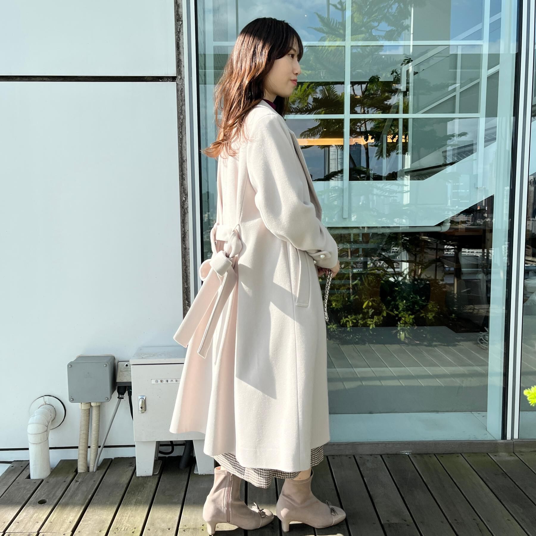 Couture broach「【大人上品・ベルト付き】パール調釦チェスターコート」|チェスターコート|