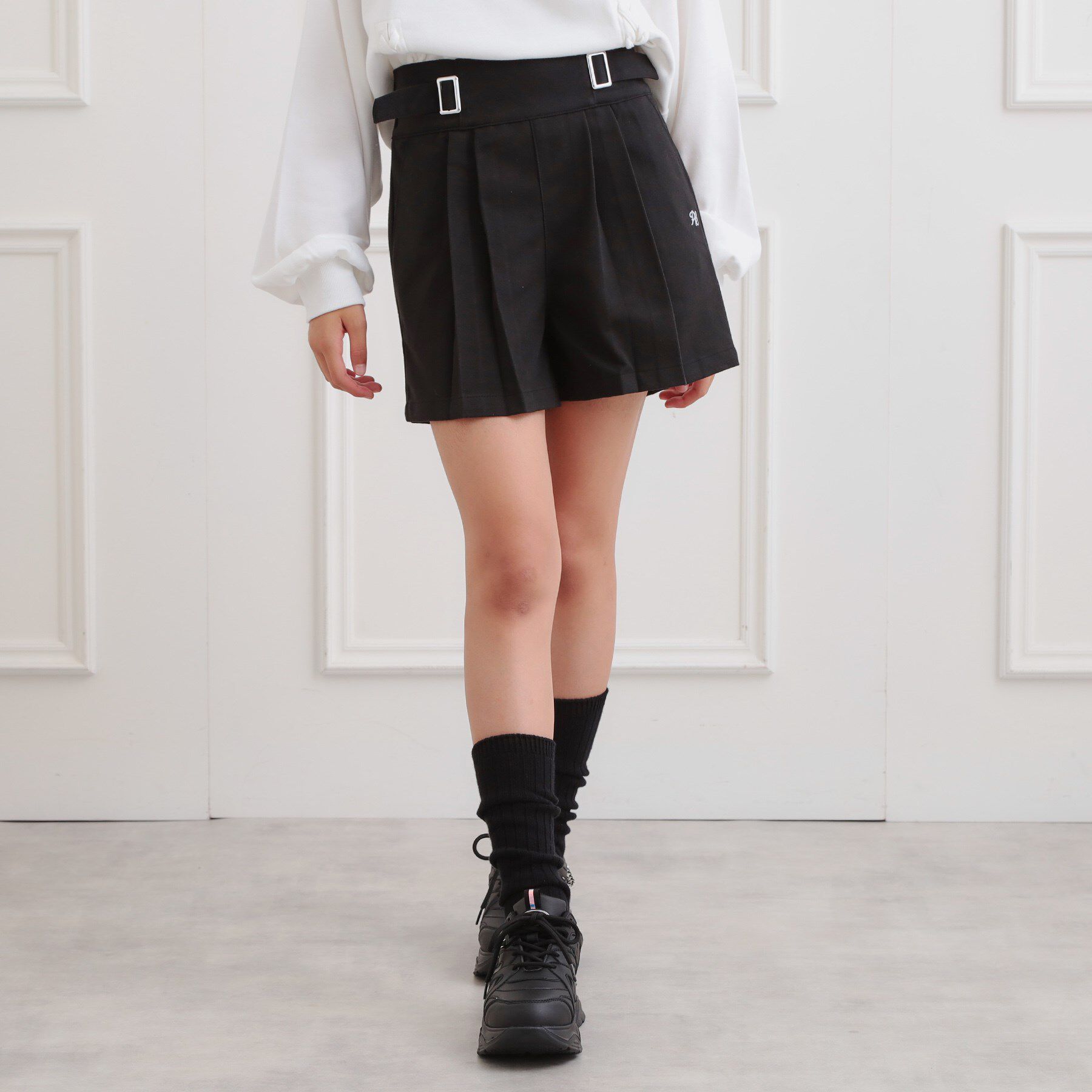 PINK-latte「バックルハイウエストショートパンツ」|キュロット|ブラック(019)