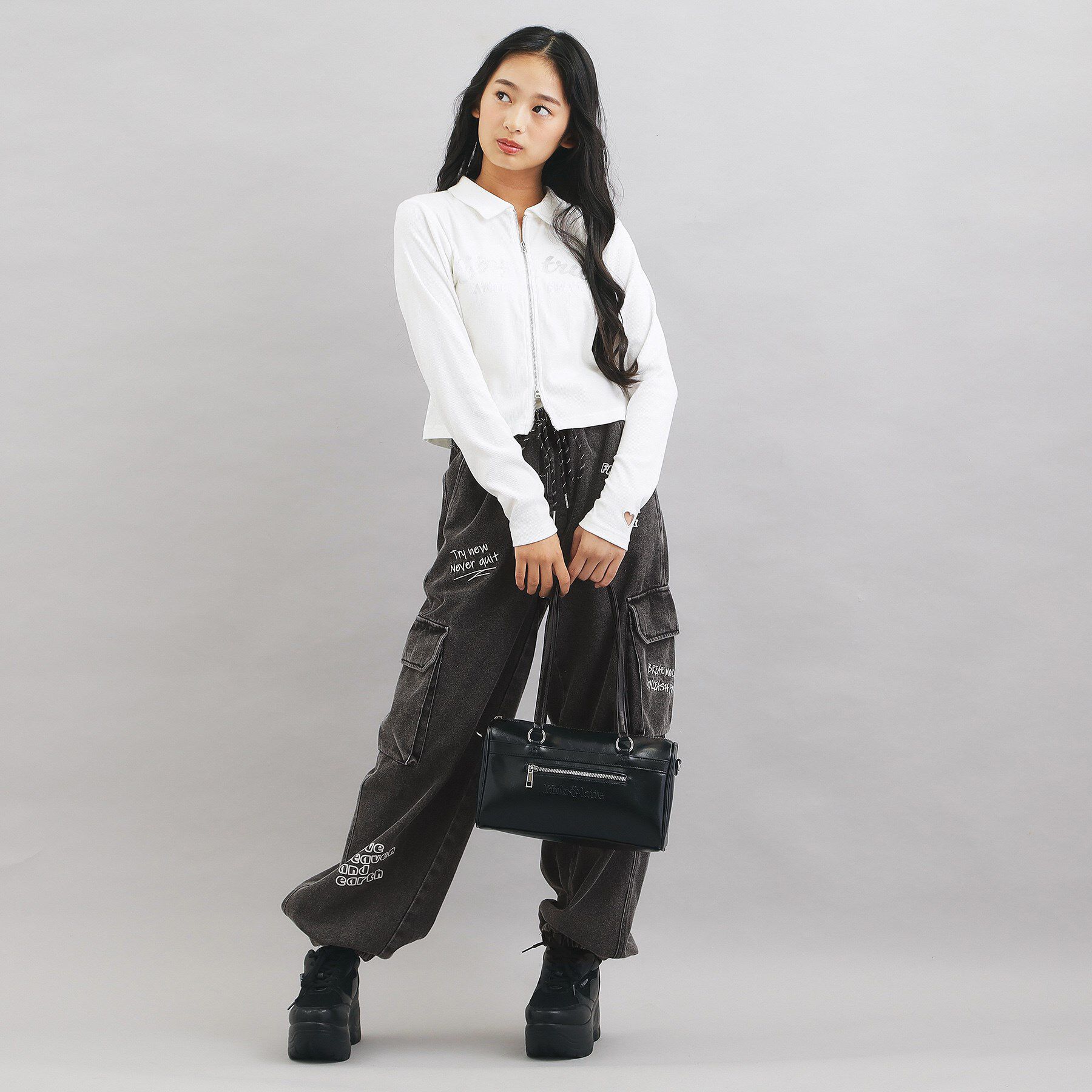 PINK-latte「らくがきデニムカーゴパンツ」|その他|