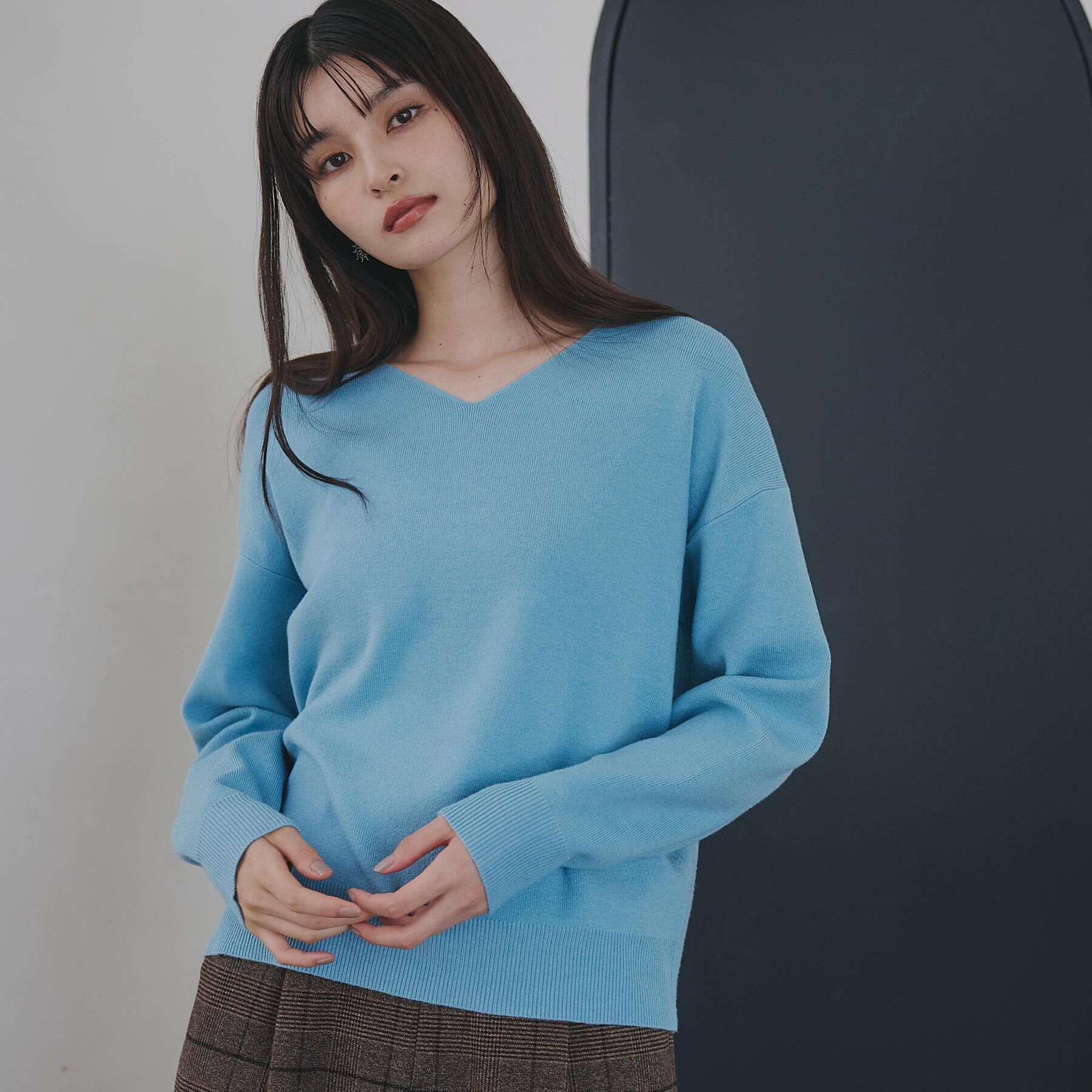 THE SHOP TK「【すっきりシルエットが叶う】大人のためのVネックニット/毛玉になりにくい/静電気防止/洗濯機OK」|ニット・セーター|