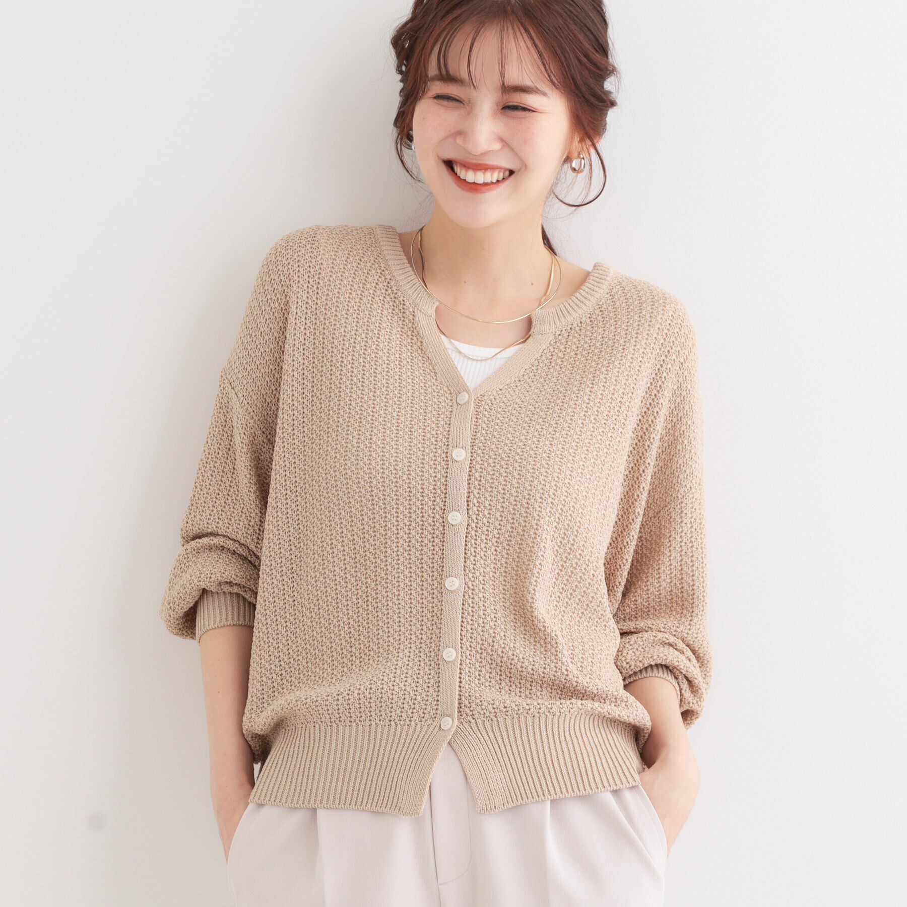 SHOO･LA･RUE「【洗える】ざっくり編みが大人かわいい キーネックカーディガン」|カーディガン|キャメルブラウン(0