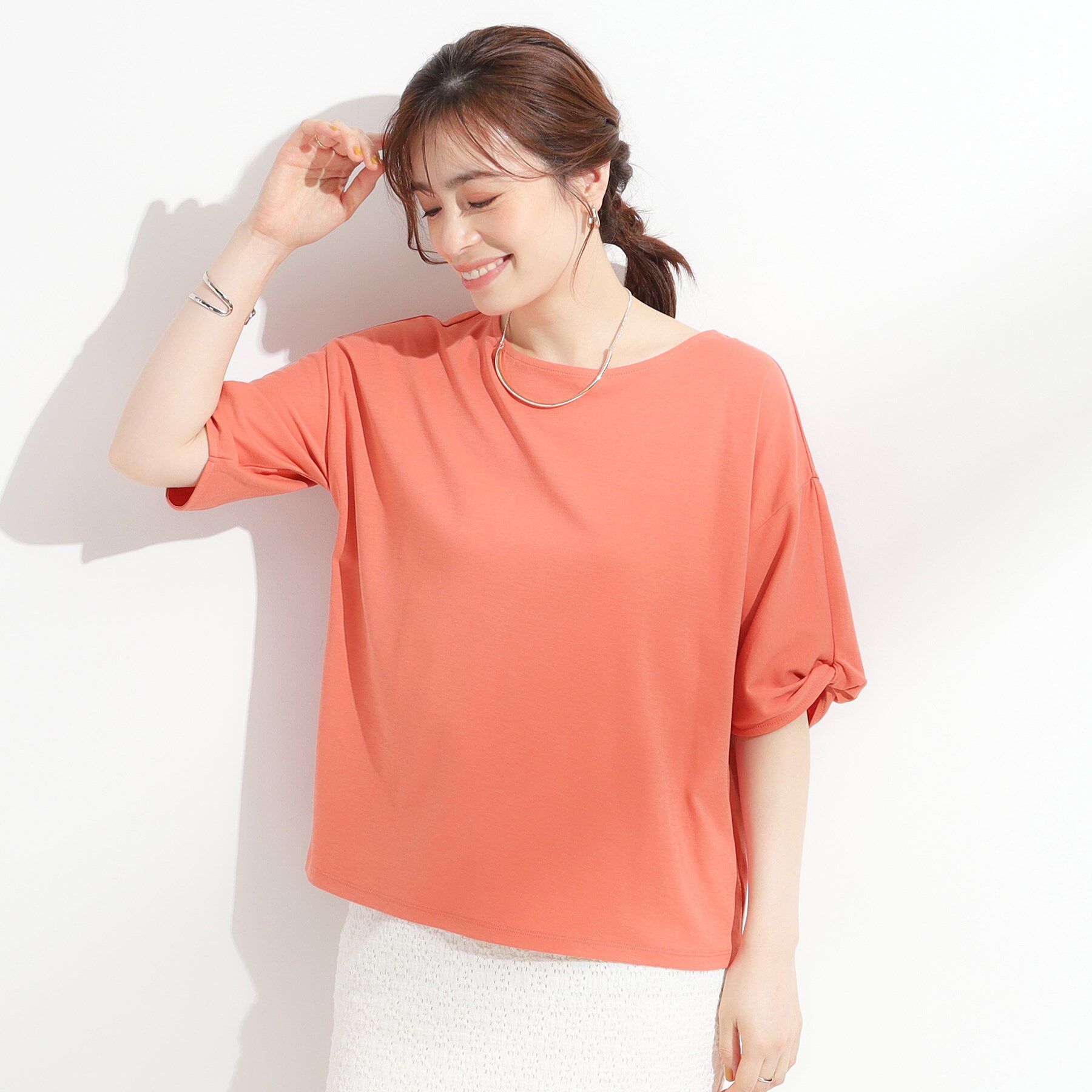 SHOO･LA･RUE「【ひんやり/洗える/S-LL】袖ねじりシルケットトップス」|Tシャツ・カットソー|