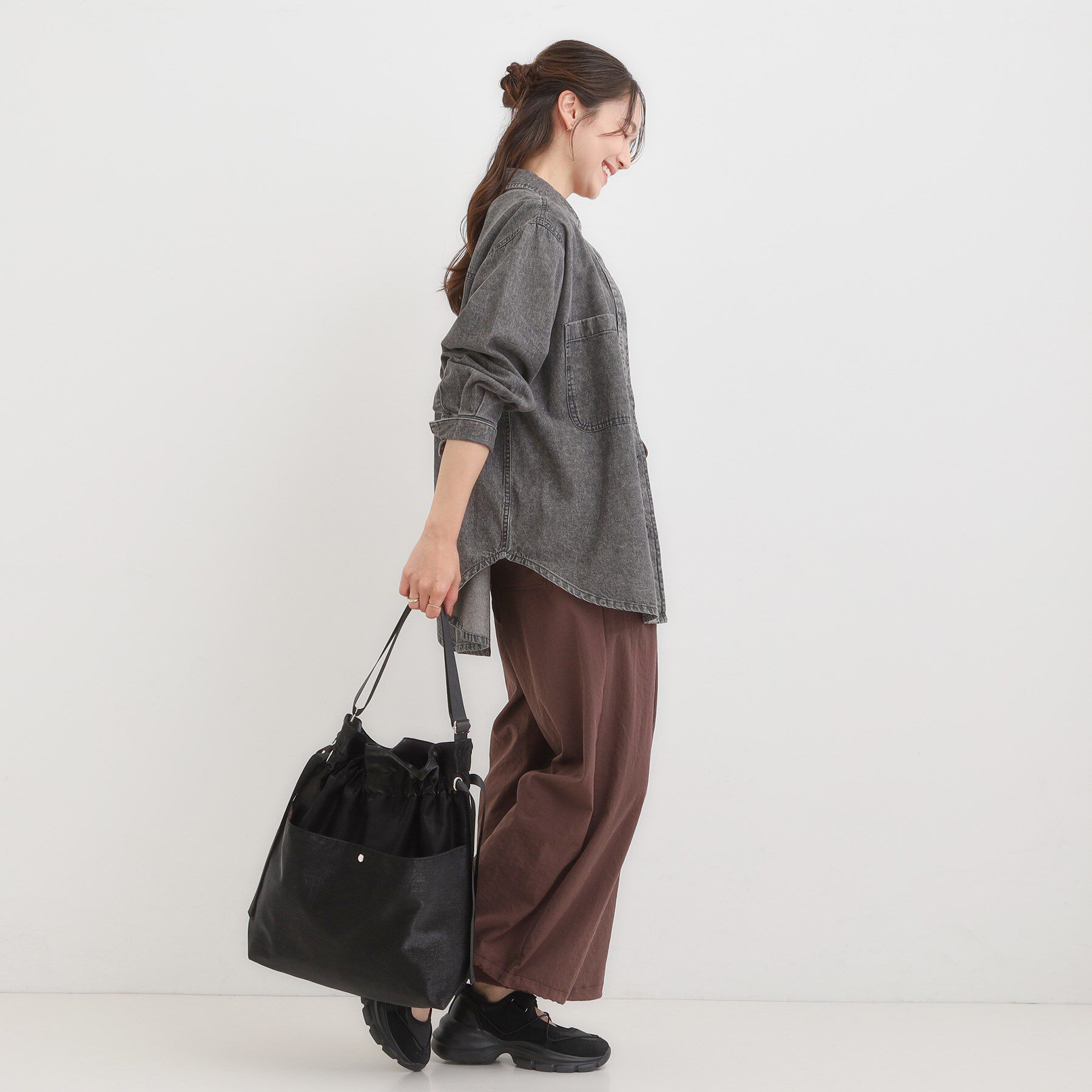 SHOO･LA･RUE「シャイニー生地巾着ショルダーバッグ」|ショルダー・メッセンジャー|