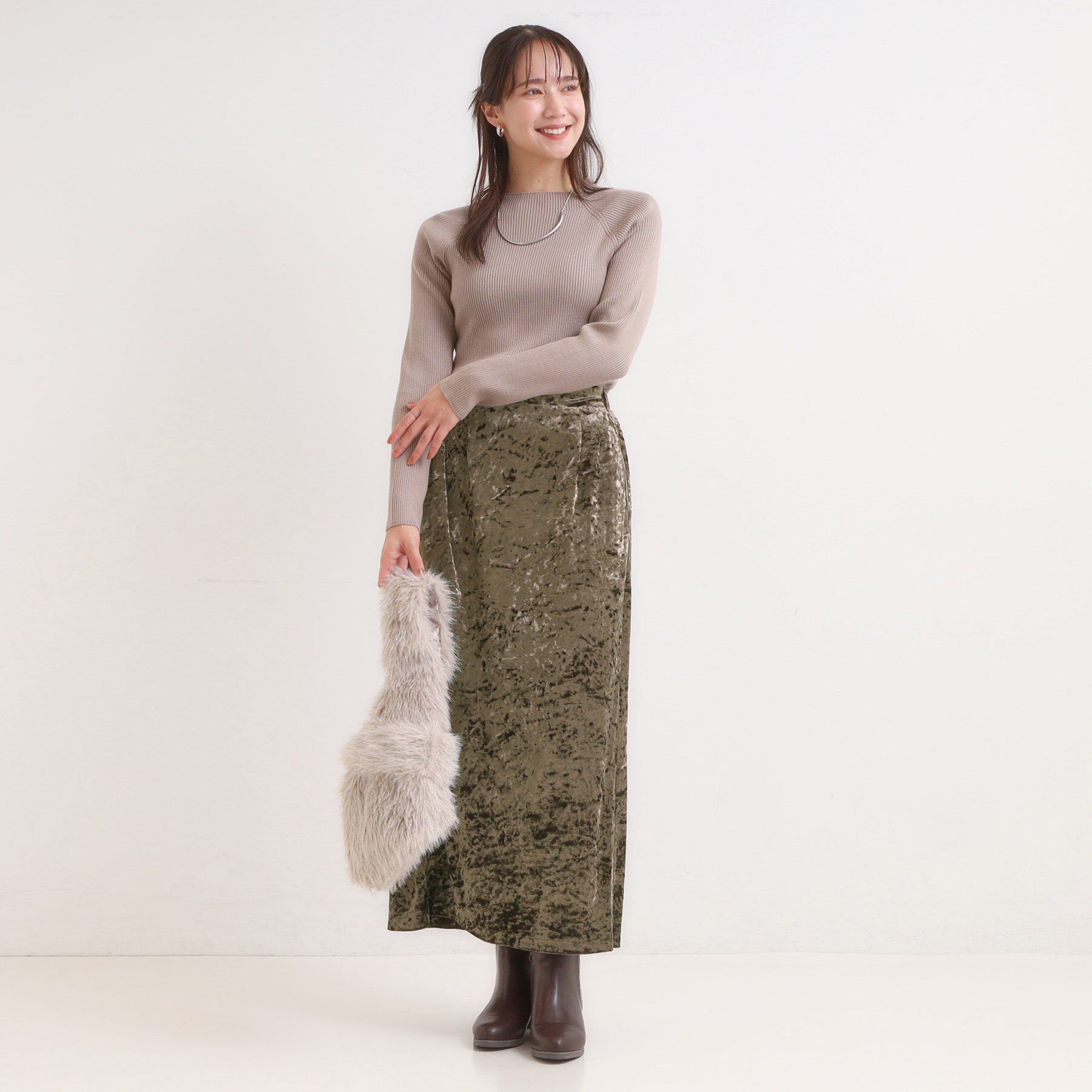 SHOO･LA･RUE「【S-LL】光沢感が華やかに ベロア調ナロースカート」|スカート|