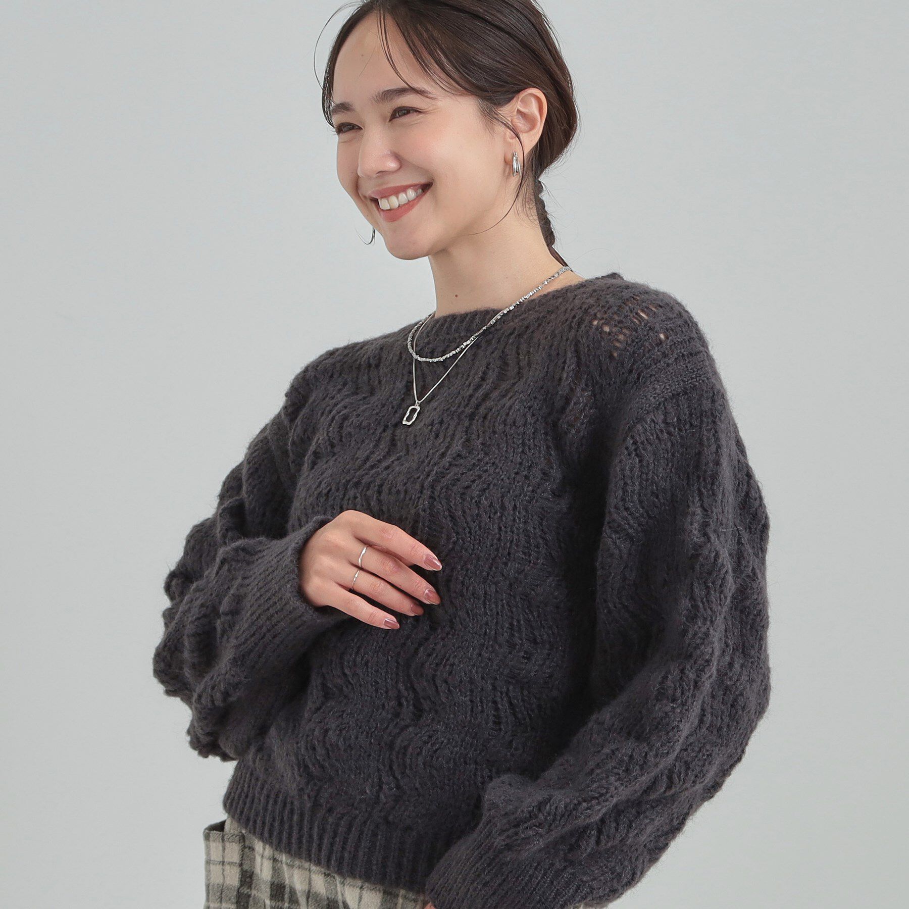 SHOO･LA･RUE「【S-LL】ふんわり大人の 透かし編みニットトップス」|ニット・セーター|チャコールグレー(0