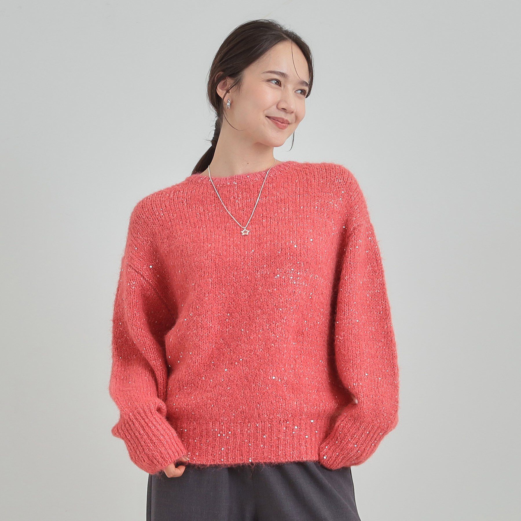 SHOO･LA･RUE「【洗濯機可/S-LL】上品にキラリと華やぐ スパンコールニット」|ニット・セーター|