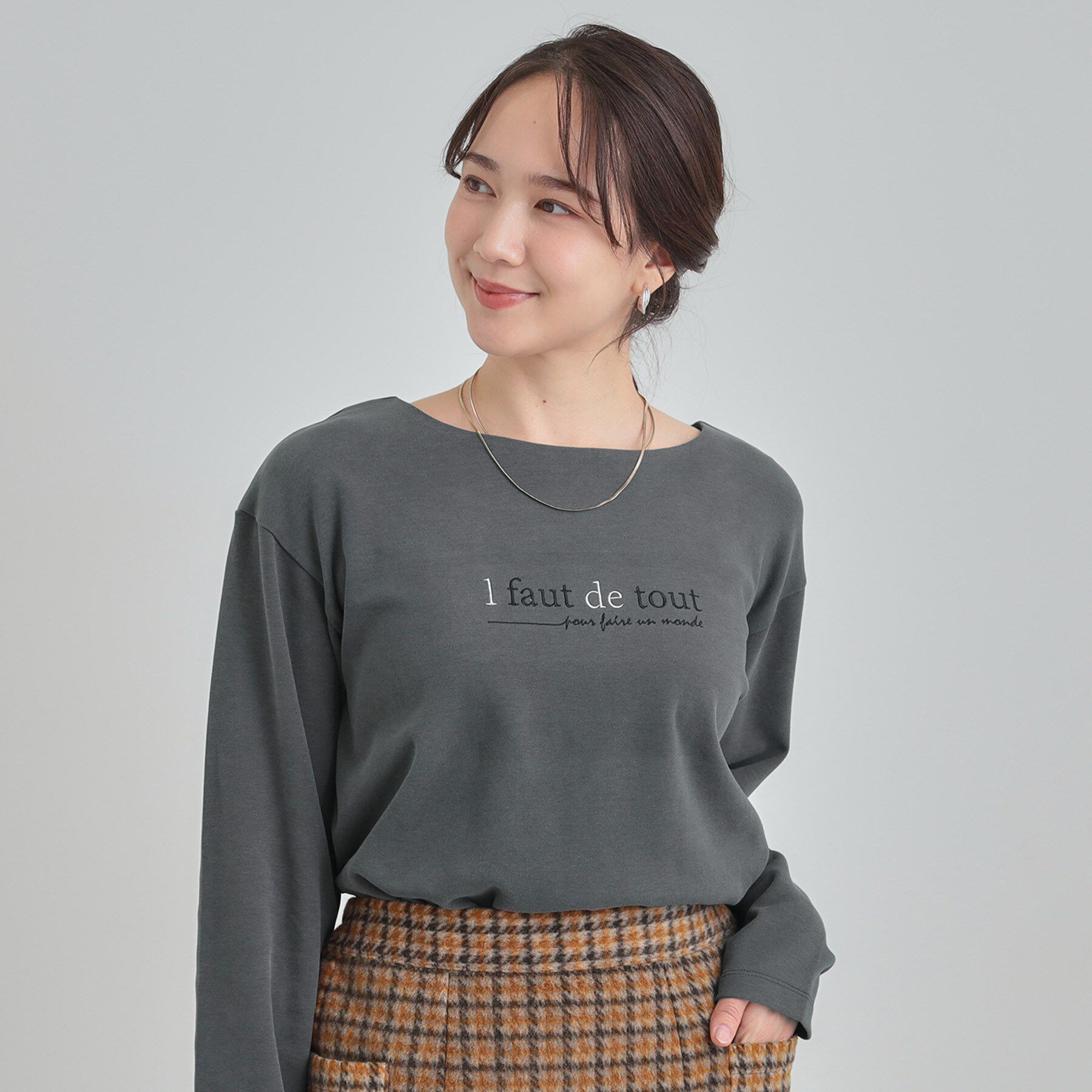 SHOO･LA･RUE「【洗濯機可/S-LL】大人の小さ目ロゴ刺繍ロンT」|Tシャツ・カットソー|