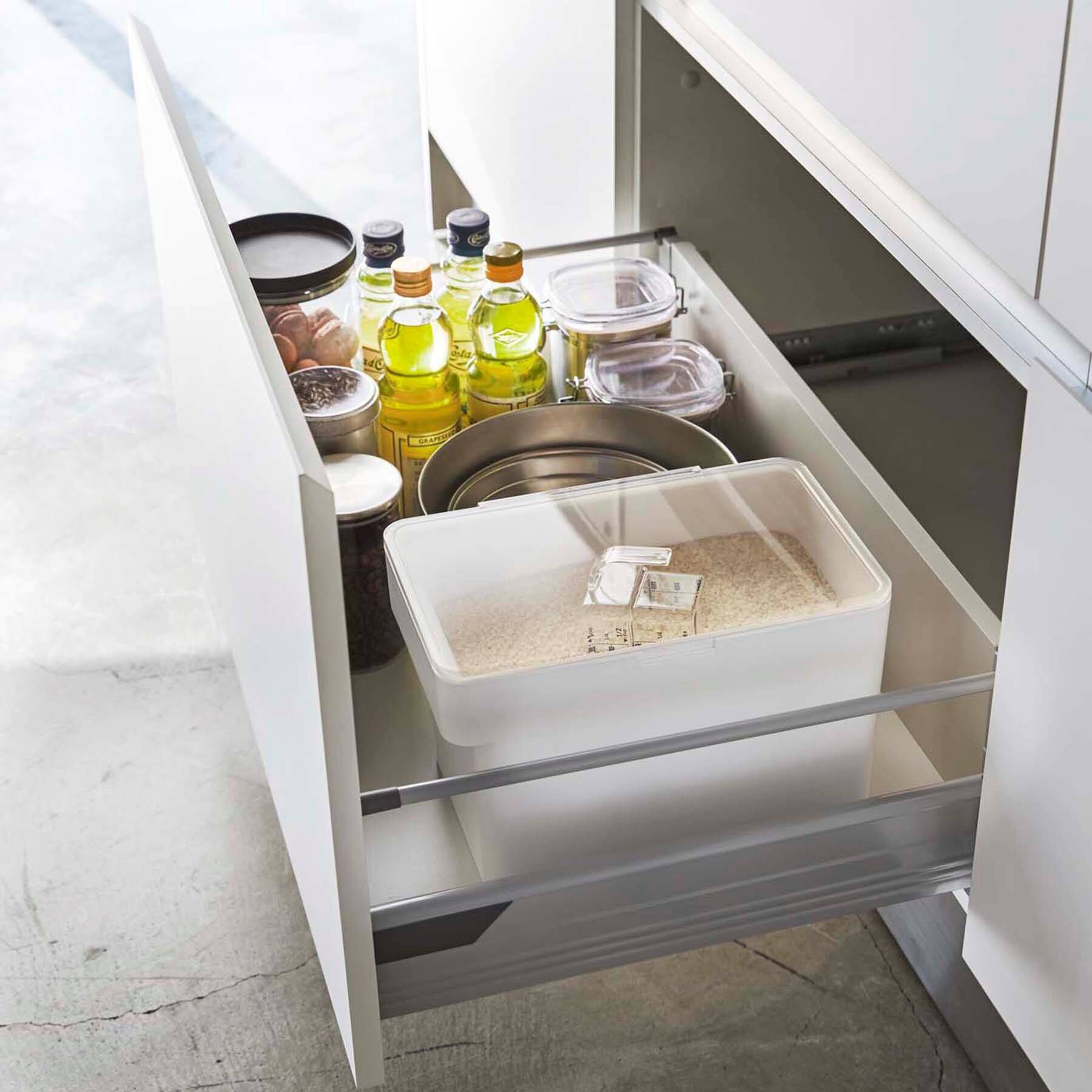 212 KITCHEN STORE「密閉シンク下米ビツ 5kg 計量カップ付 山崎実業 ＜tower タワー＞」|食器・キッチングッズ|