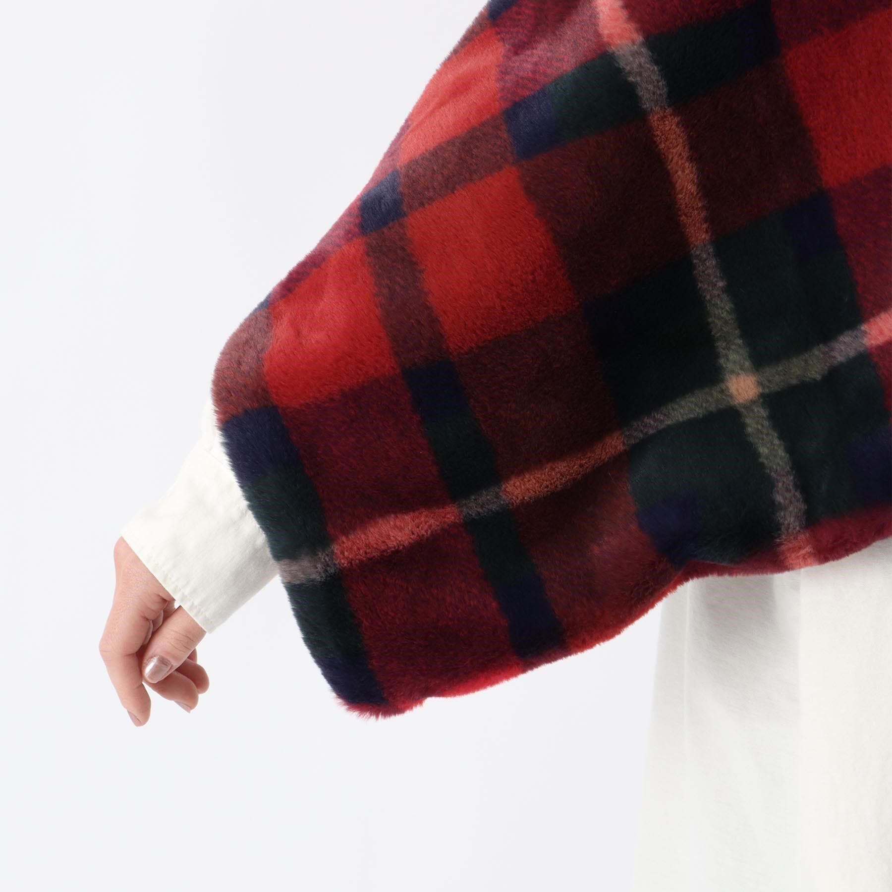 212 KITCHEN STORE「チェックファー ポンチョ レッド」|ブランケット|