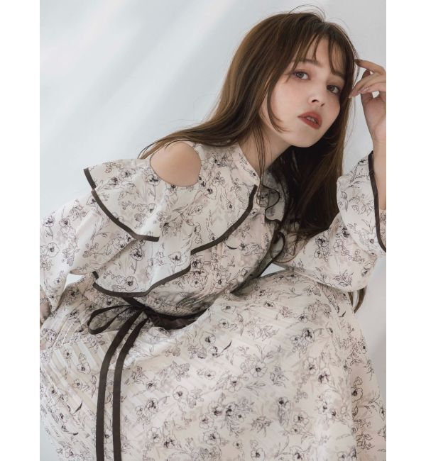 dazzlin「オープンショルダーフラワープリーツワンピース」|ワンピース|アイボリー