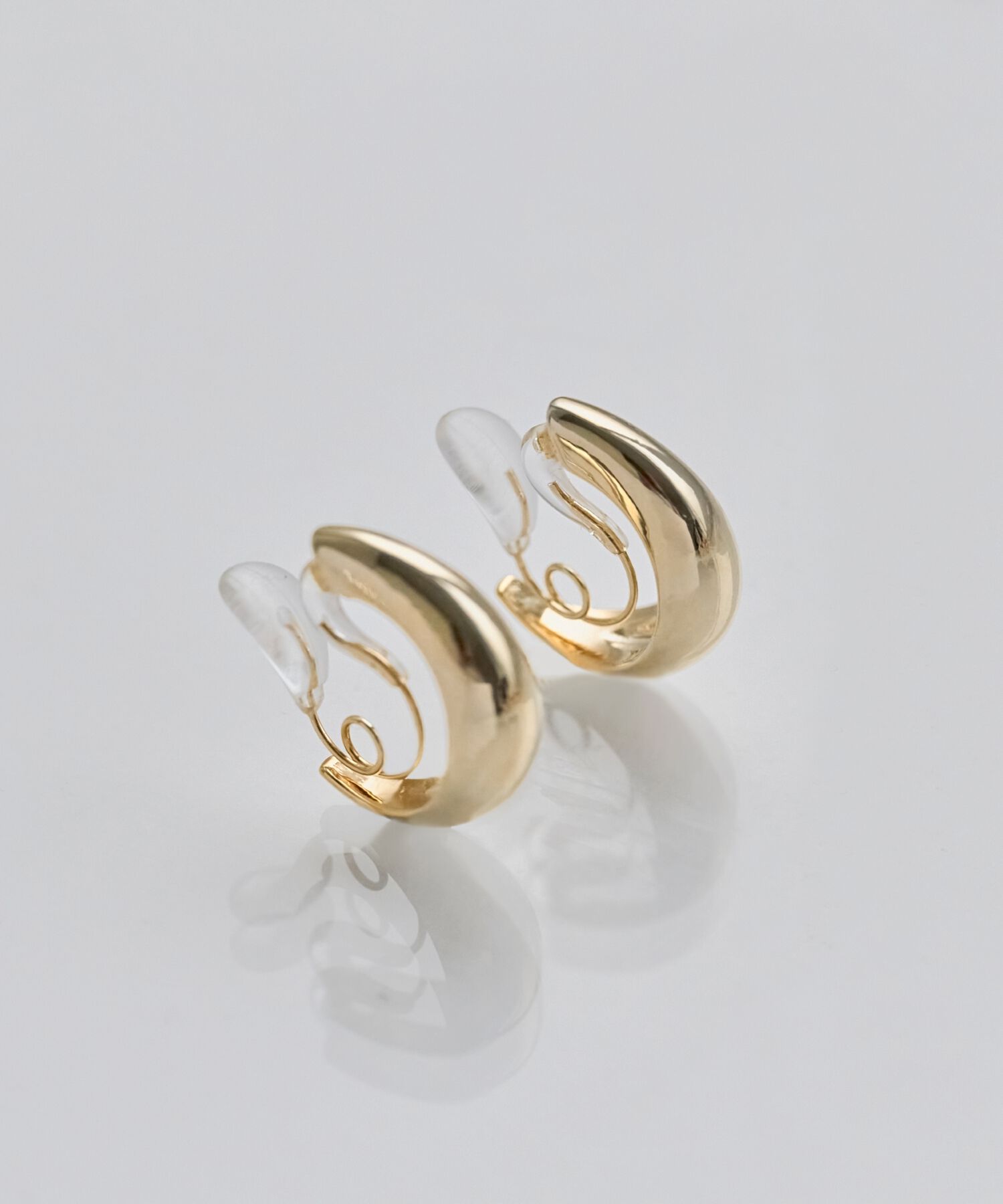 Phoebe「【金属アレルギー対応/痛くないシリーズ】モードループフィットイヤリング　ゴールド」|イヤリング|