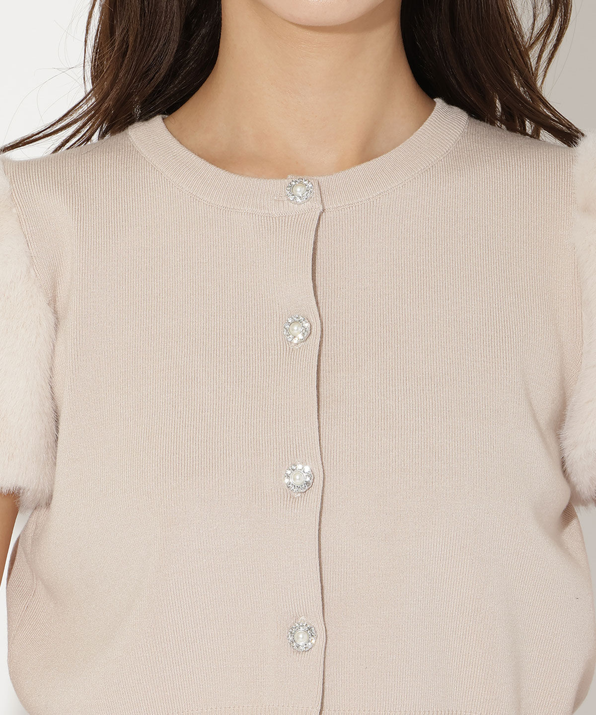 アンドクチュール「ファー付きビジューボタンプルオーバー」|ニット・セーター|