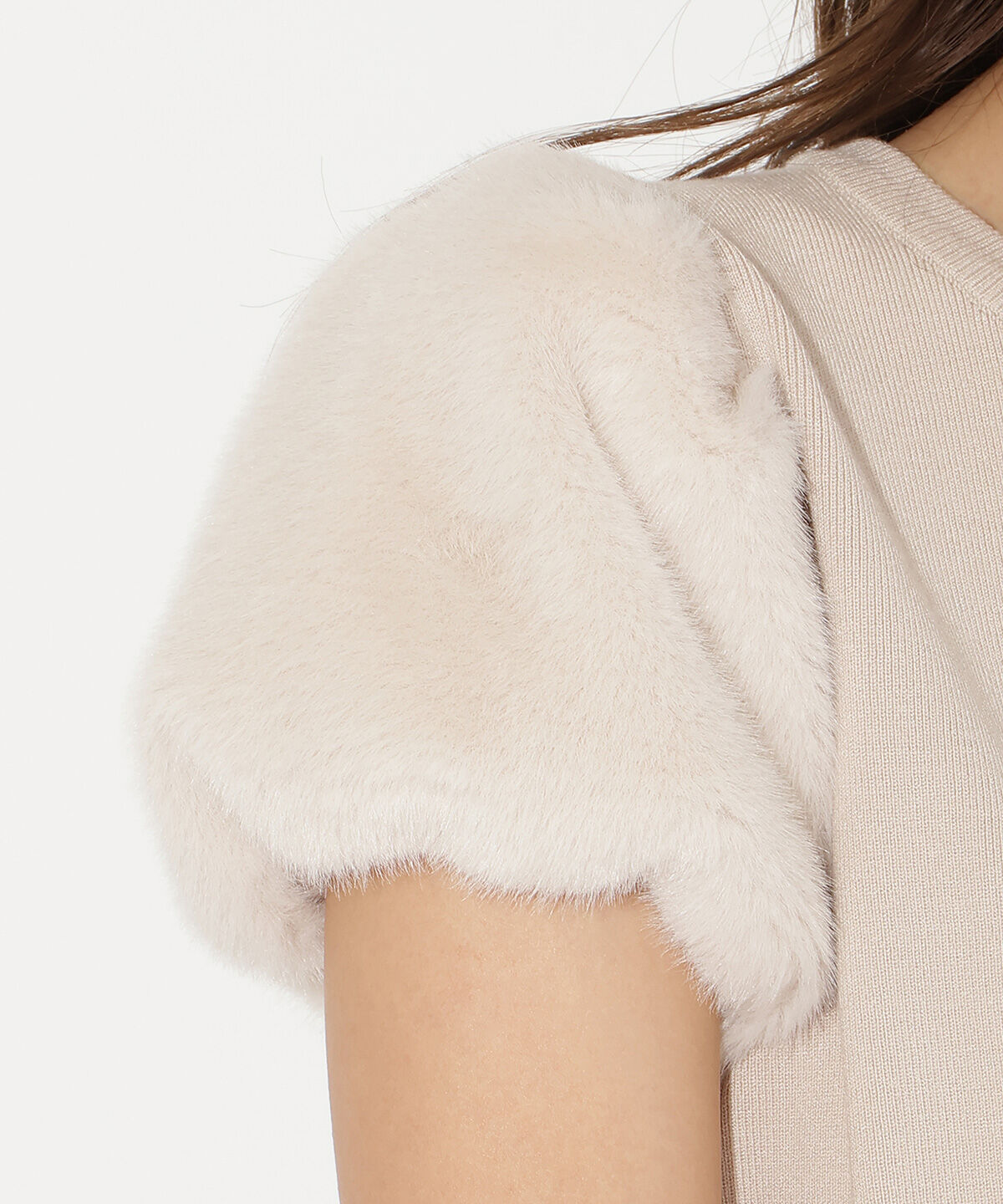 アンドクチュール「ファー付きビジューボタンプルオーバー」|ニット・セーター|