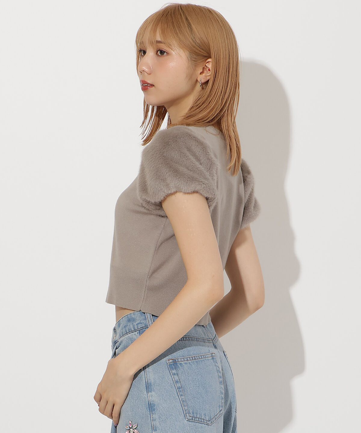 アンドクチュール「ファー付きビジューボタンプルオーバー」|ニット・セーター|