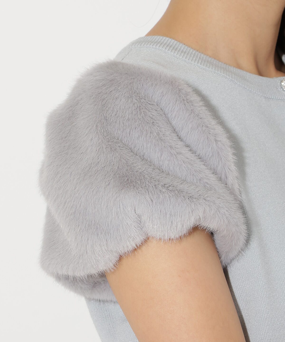 アンドクチュール「ファー付きビジューボタンプルオーバー」|ニット・セーター|