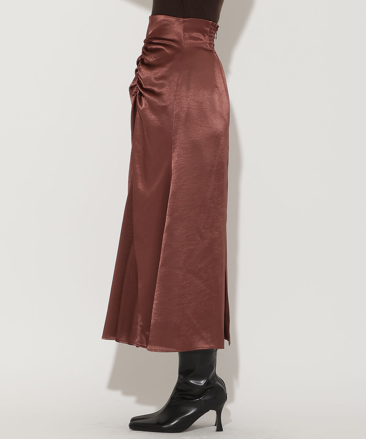 アンドクチュール「ワンサイドシャーリングサテンスカート」|フレア|