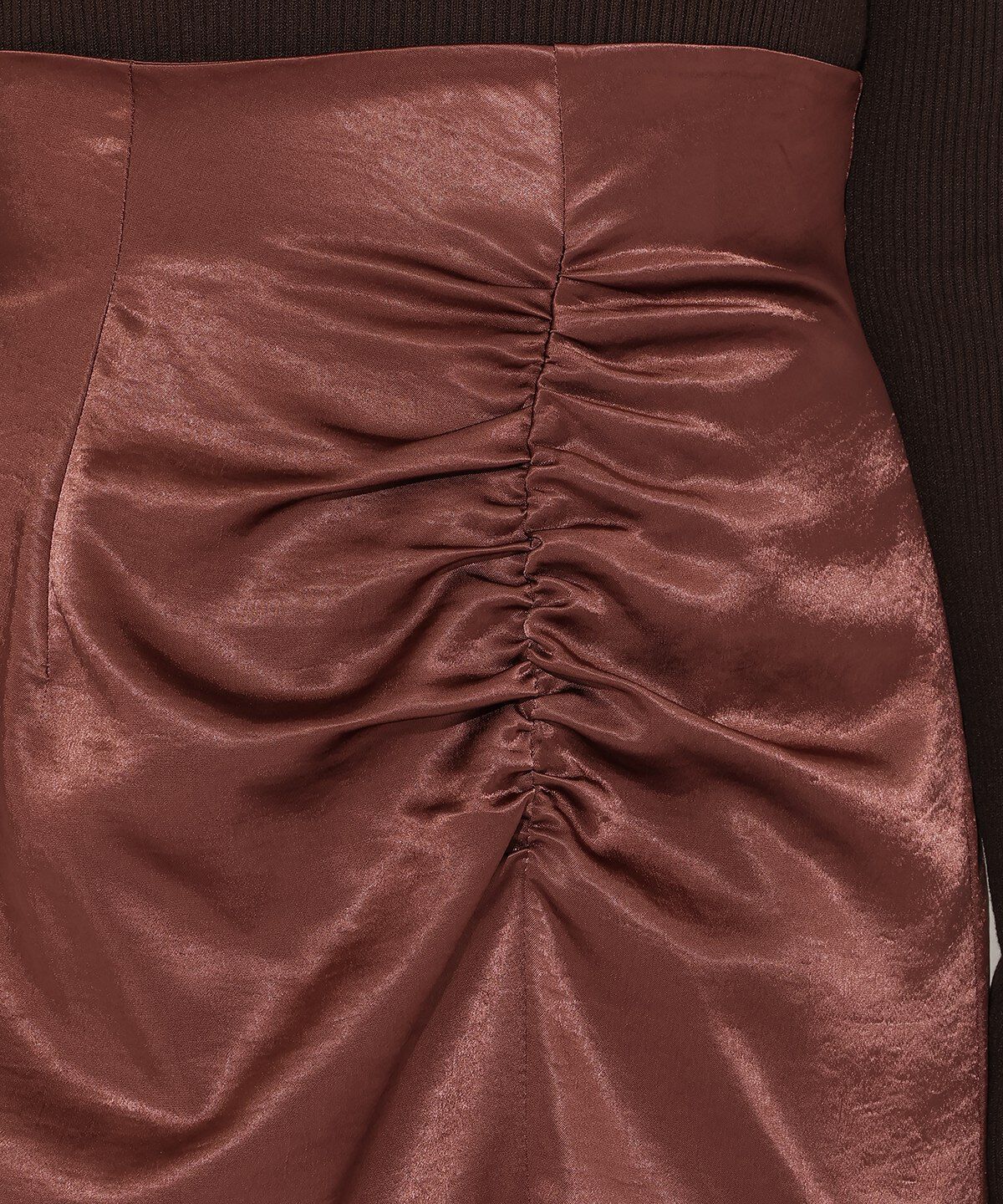 アンドクチュール「ワンサイドシャーリングサテンスカート」|フレア|