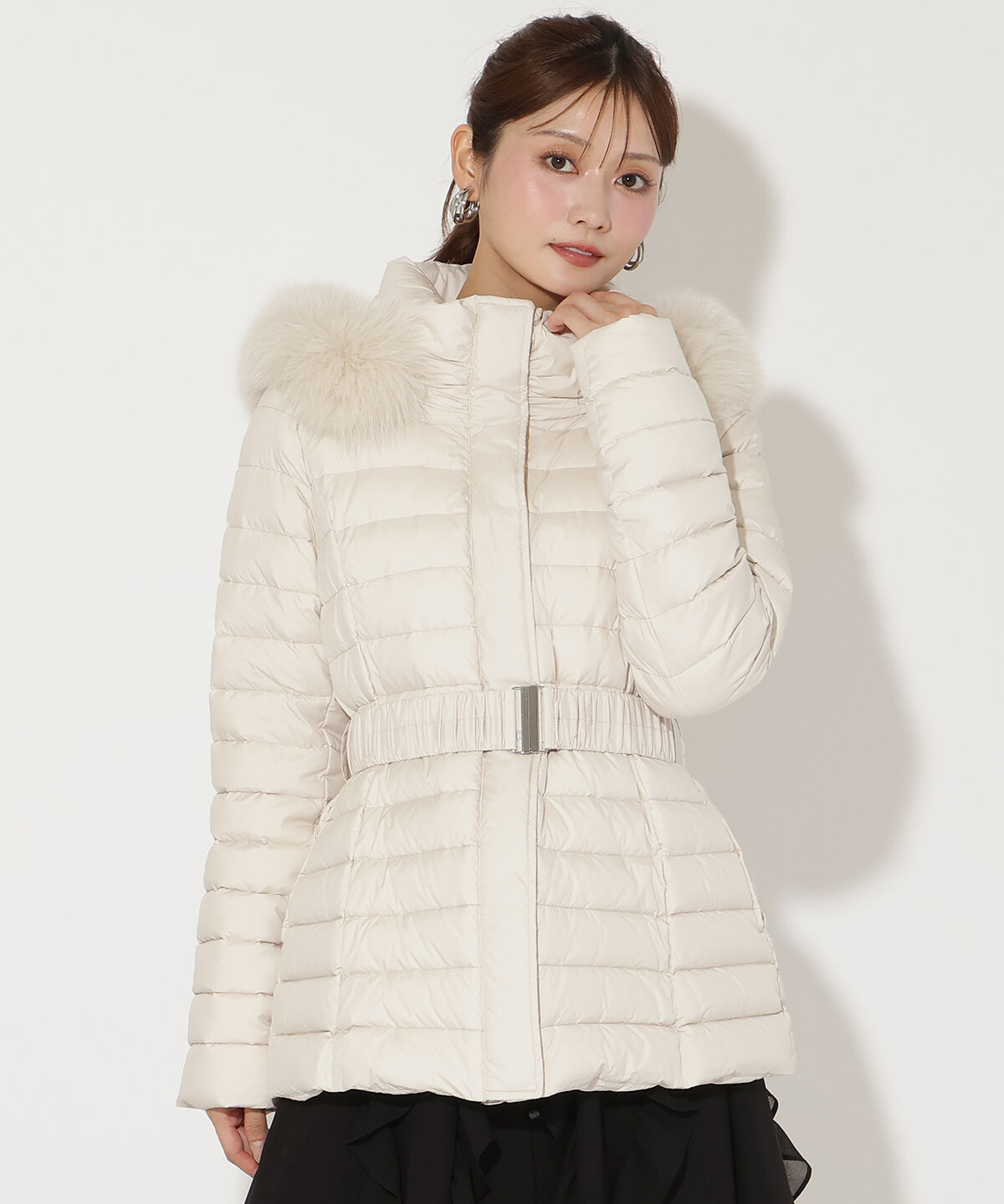 アンドクチュール「ベルト付きFOXファーミドル丈ダウン」|ダウン|