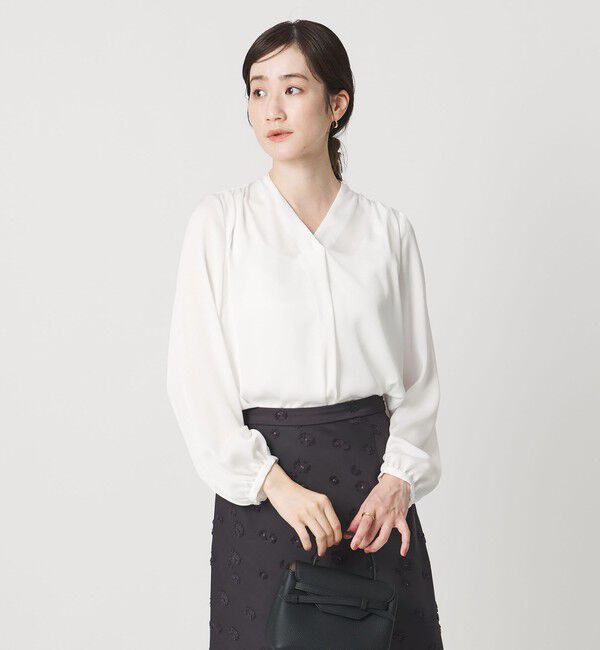 UNITED ARROWS「バック サテン Vネック ロングスリーブ ブラウス ‐ウォッシャブル‐」|シャツ・ブラウス|