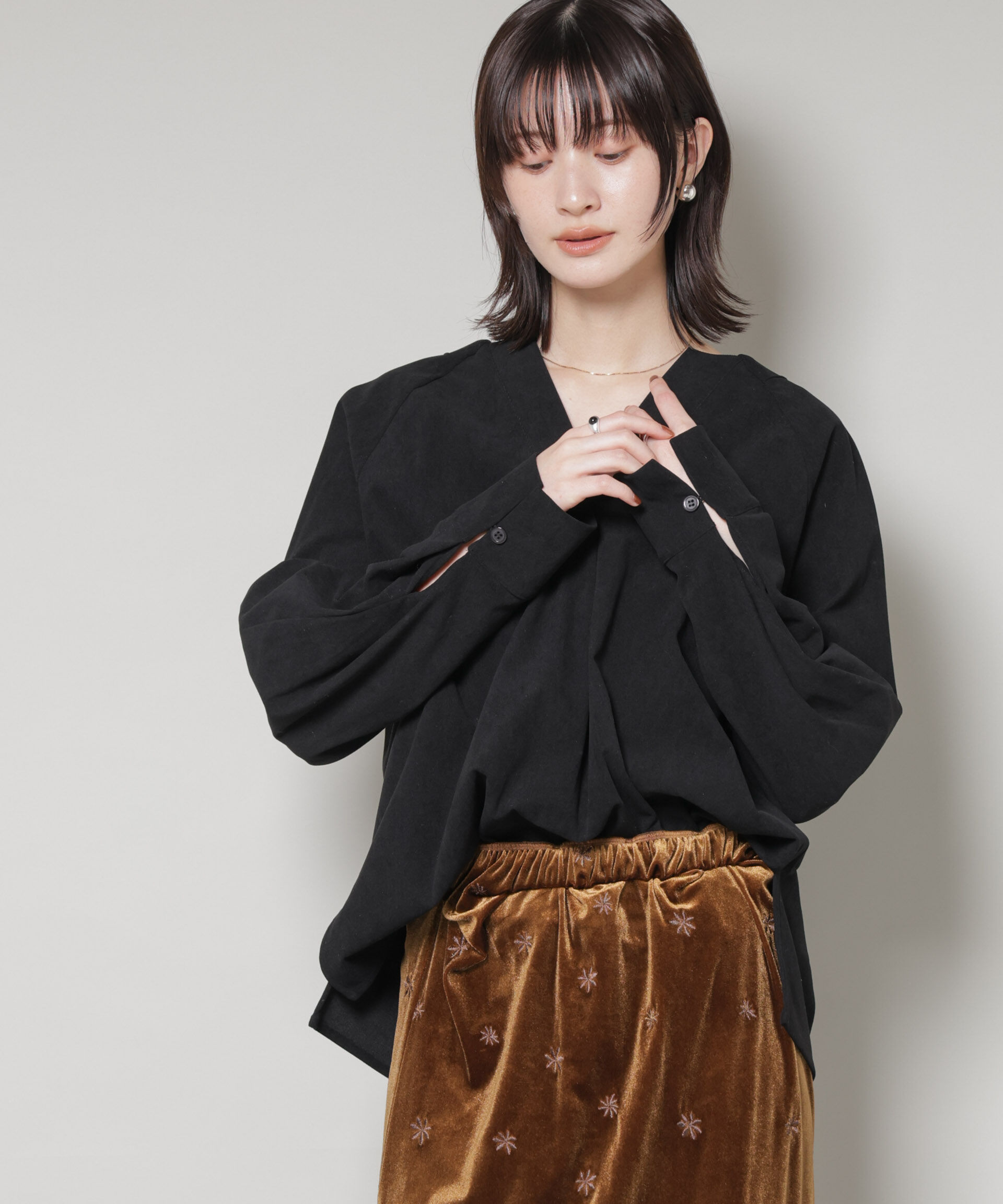 nano･universe「ストレッチ起毛スキッパープルオーバーブラウス(セットアップ可)」|シャツ・ブラウス|ブラック