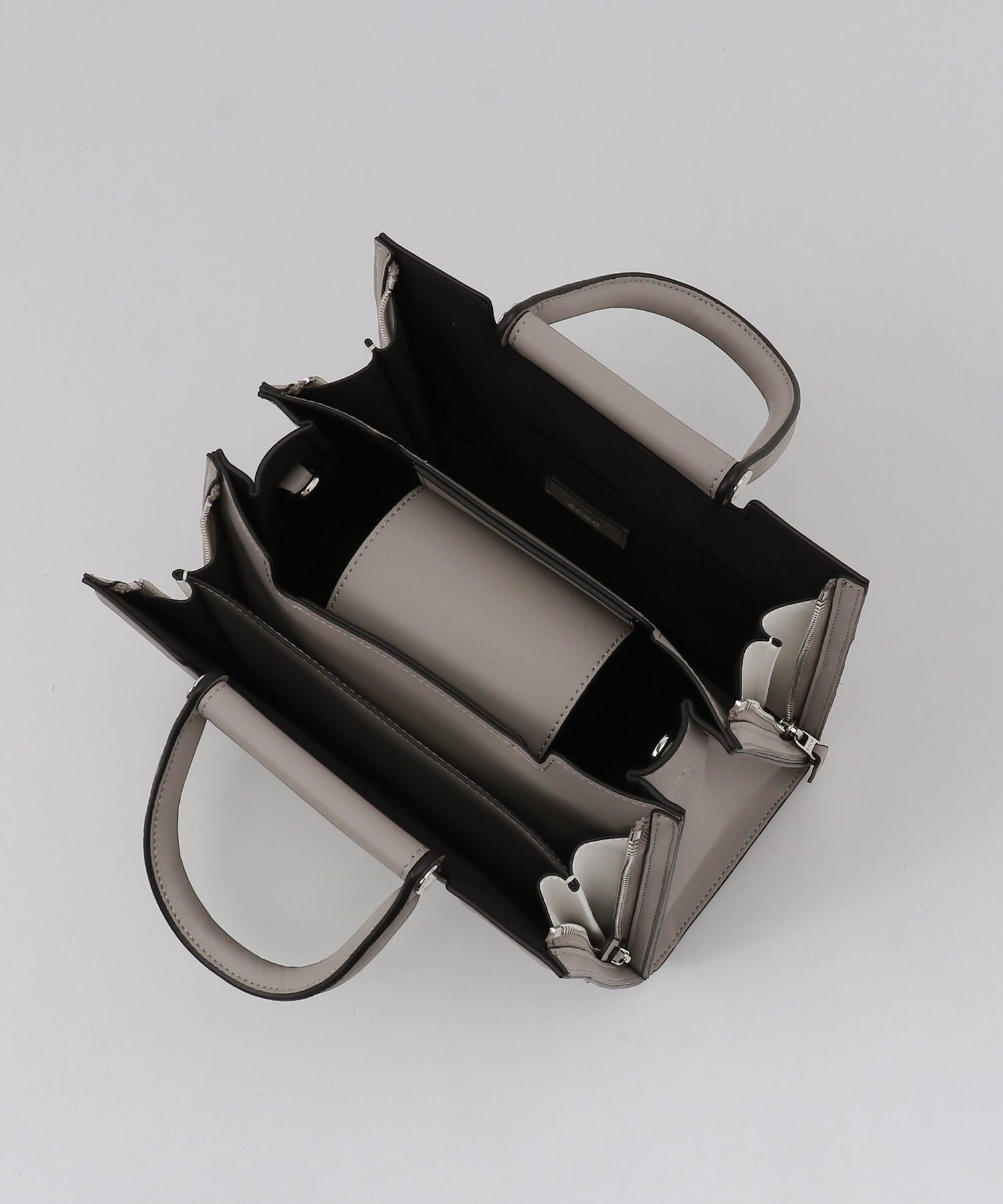 E'POR「【E'POR】W BAG Medium（ダブリュー バッグ ミディアム）」|ハンドバッグ|