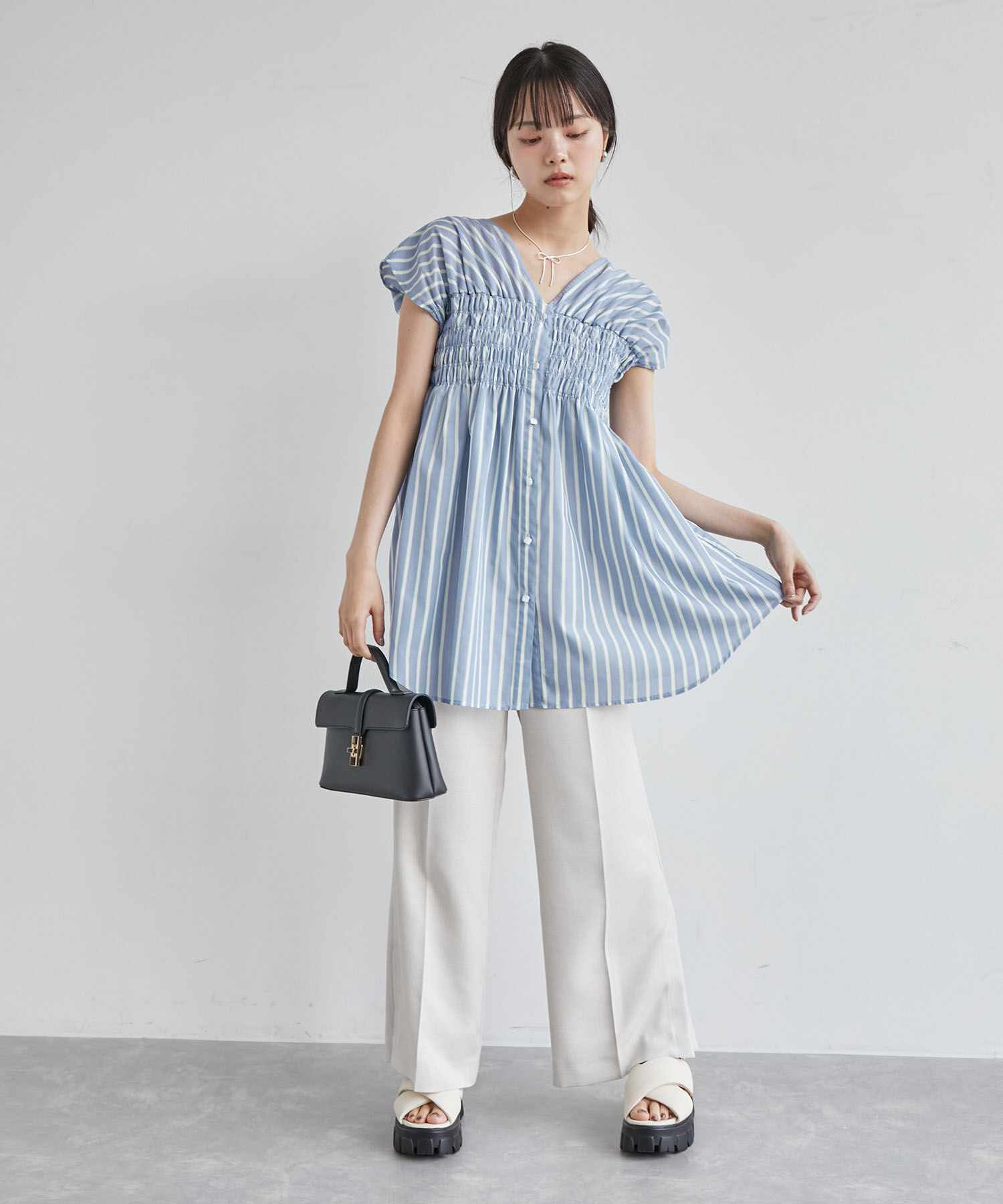 VIS「【洗える】ゆるVネックシャーリングシャツブラウス」|シャツ・ブラウス|