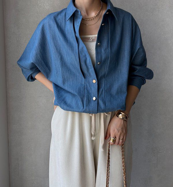  「【WEB限定】 GOLDボタンドロストデニムシャツ」|シャツ・ブラウス|