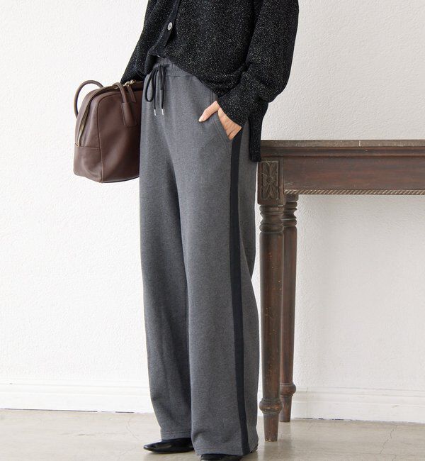  「【スタイリングのアクセントに】サイドラインジャージーパンツ」|チノ|