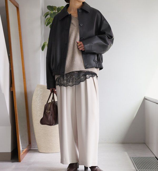  「【華やかな印象に】ヘアリーヤーン深Vネックニット」|ニット・セーター|