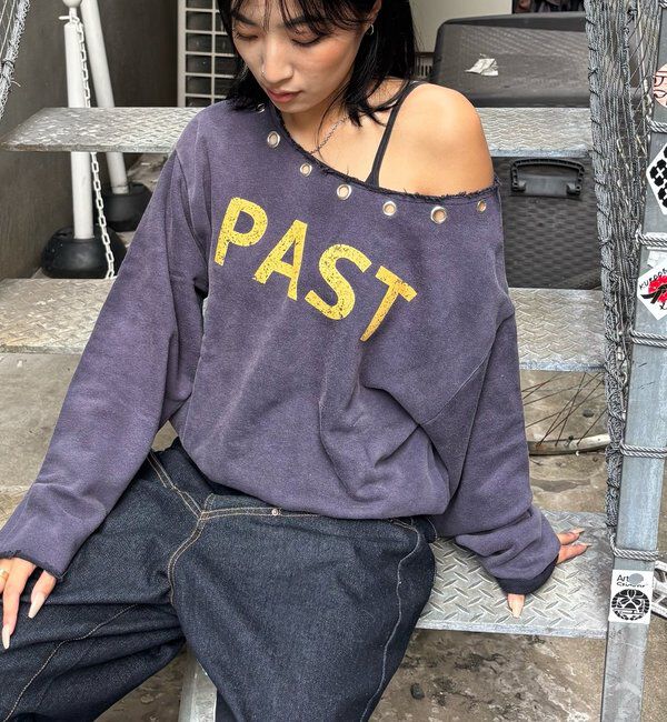  「EYELET OFF-SHOULDER LOGO SWEAT」|Tシャツ・カットソー|