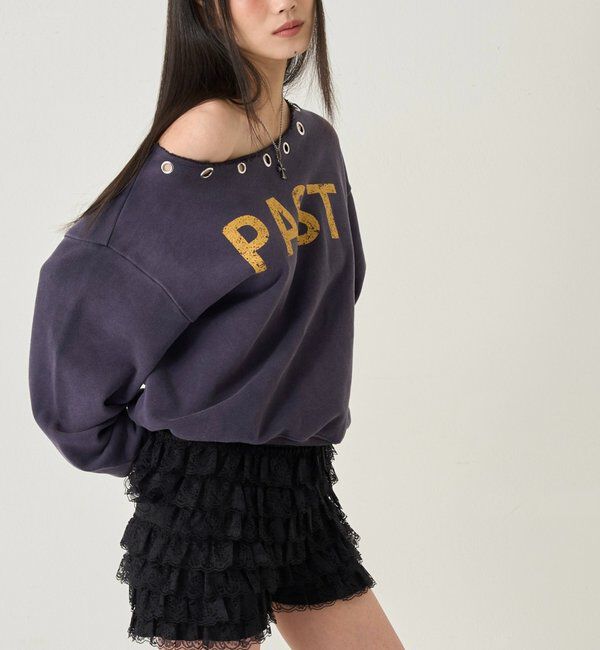  「EYELET OFF-SHOULDER LOGO SWEAT」|Tシャツ・カットソー|