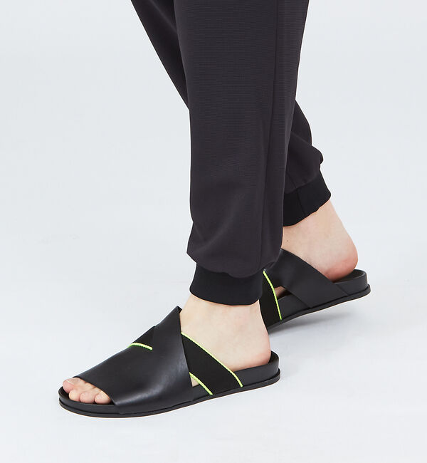 alfredoBANNISTER「【販売店舗限定】フットベット レザーサンダル」|サンダル|ブラック