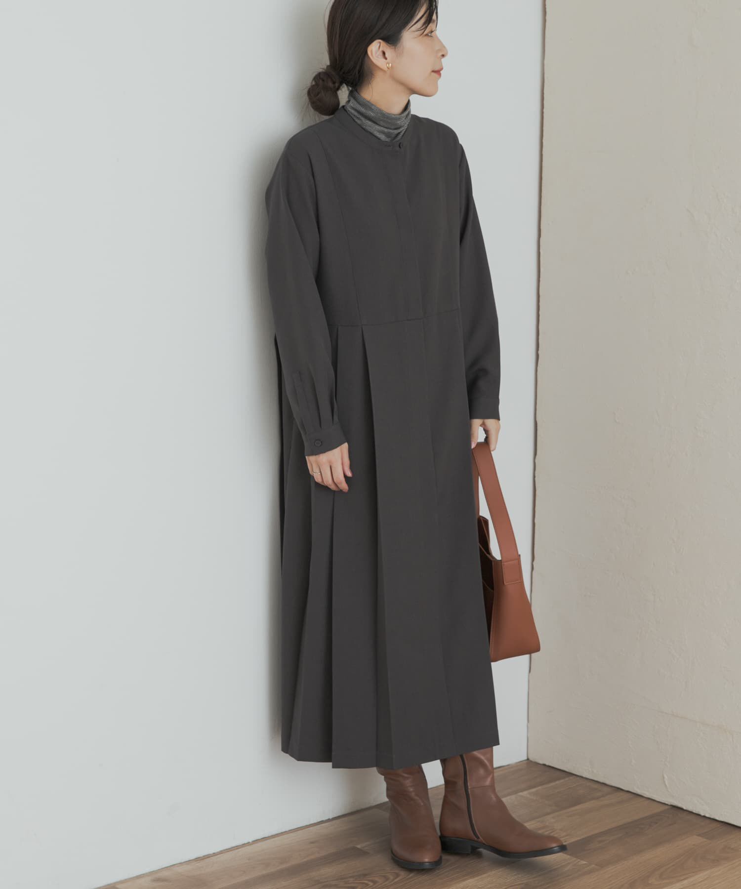 URBAN RESEARCH DOORS「『一部WEB限定カラー』『UR TECH SMOOTHLUXE』サイドプリーツ切替ワンピース」|ワンピース|