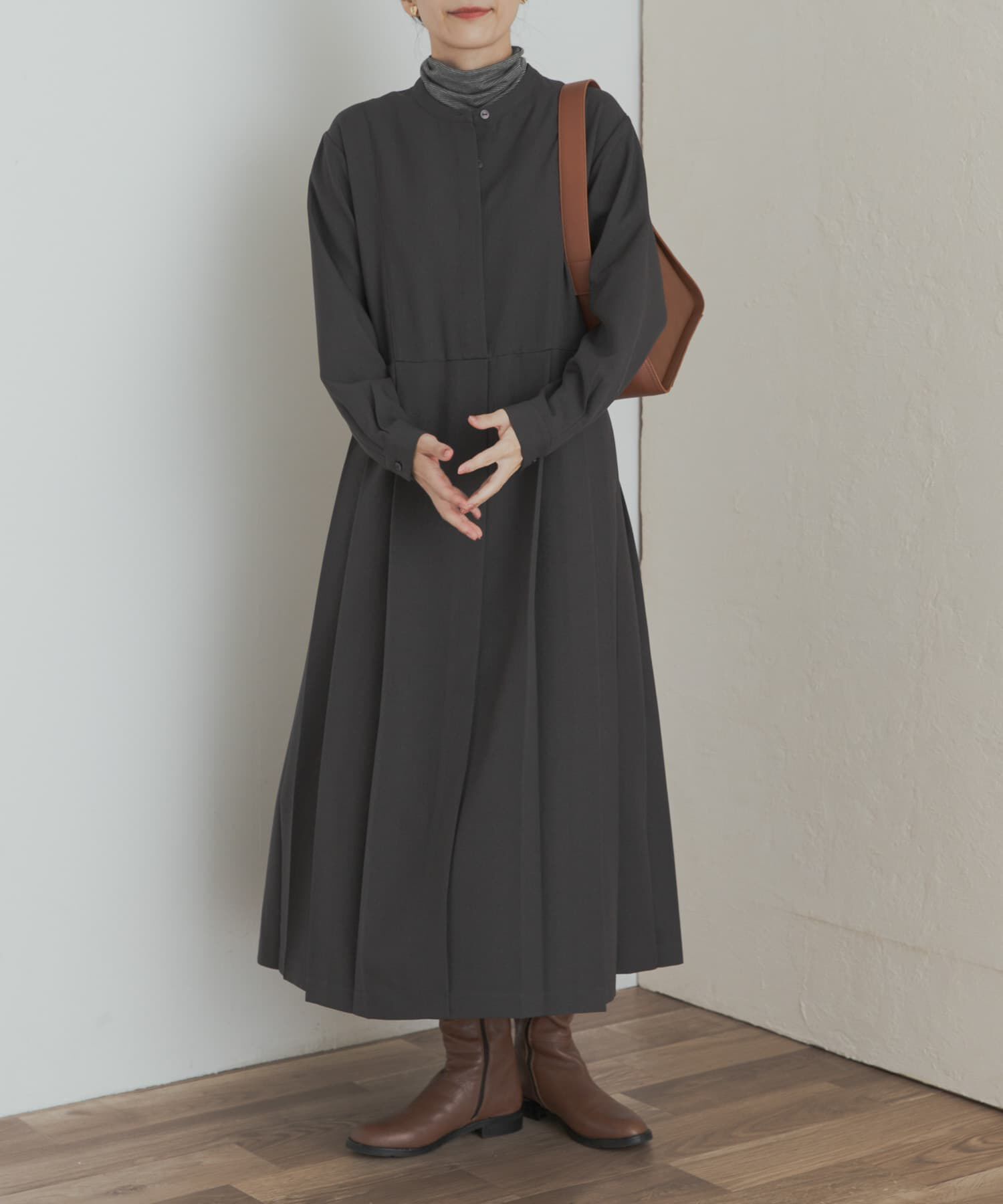 URBAN RESEARCH DOORS「『一部WEB限定カラー』『UR TECH SMOOTHLUXE』サイドプリーツ切替ワンピース」|ワンピース|