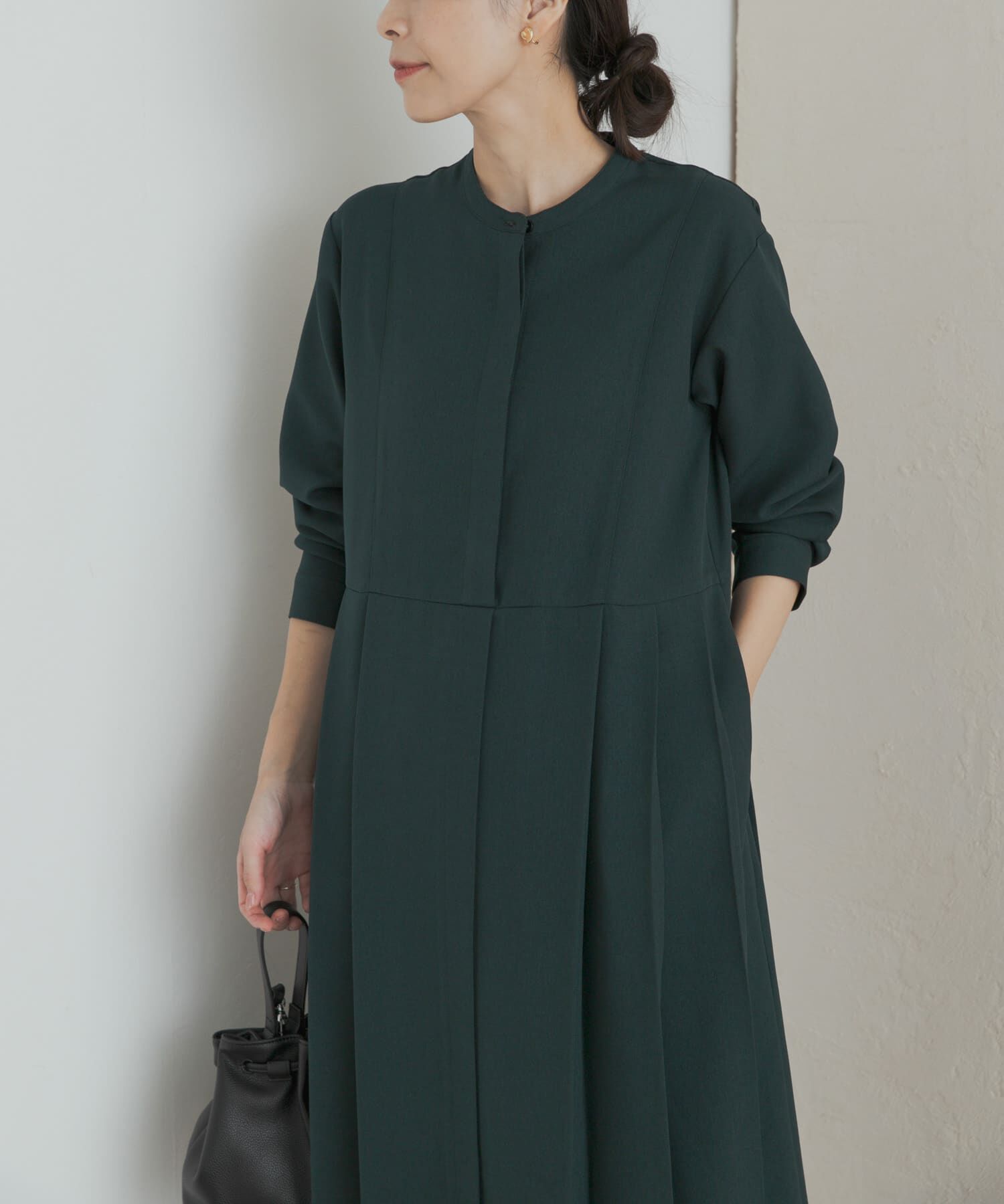 URBAN RESEARCH DOORS「『一部WEB限定カラー』『UR TECH SMOOTHLUXE』サイドプリーツ切替ワンピース」|ワンピース|