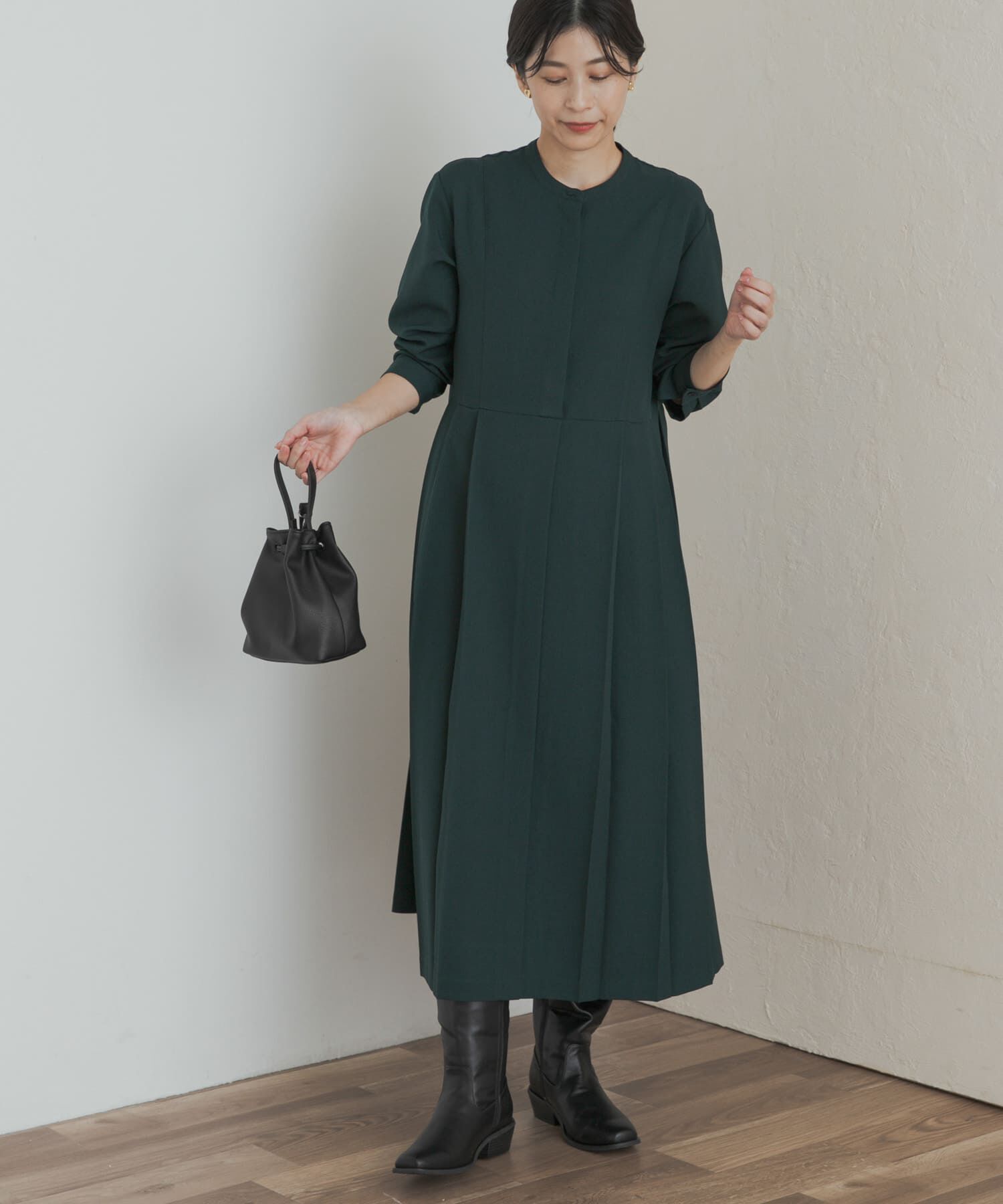 URBAN RESEARCH DOORS「『一部WEB限定カラー』『UR TECH SMOOTHLUXE』サイドプリーツ切替ワンピース」|ワンピース|