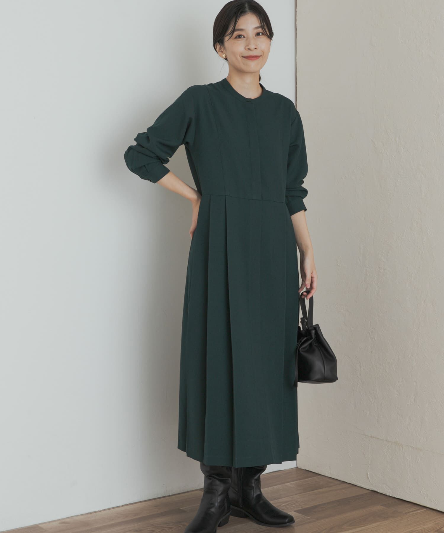 URBAN RESEARCH DOORS「『一部WEB限定カラー』『UR TECH SMOOTHLUXE』サイドプリーツ切替ワンピース」|ワンピース|